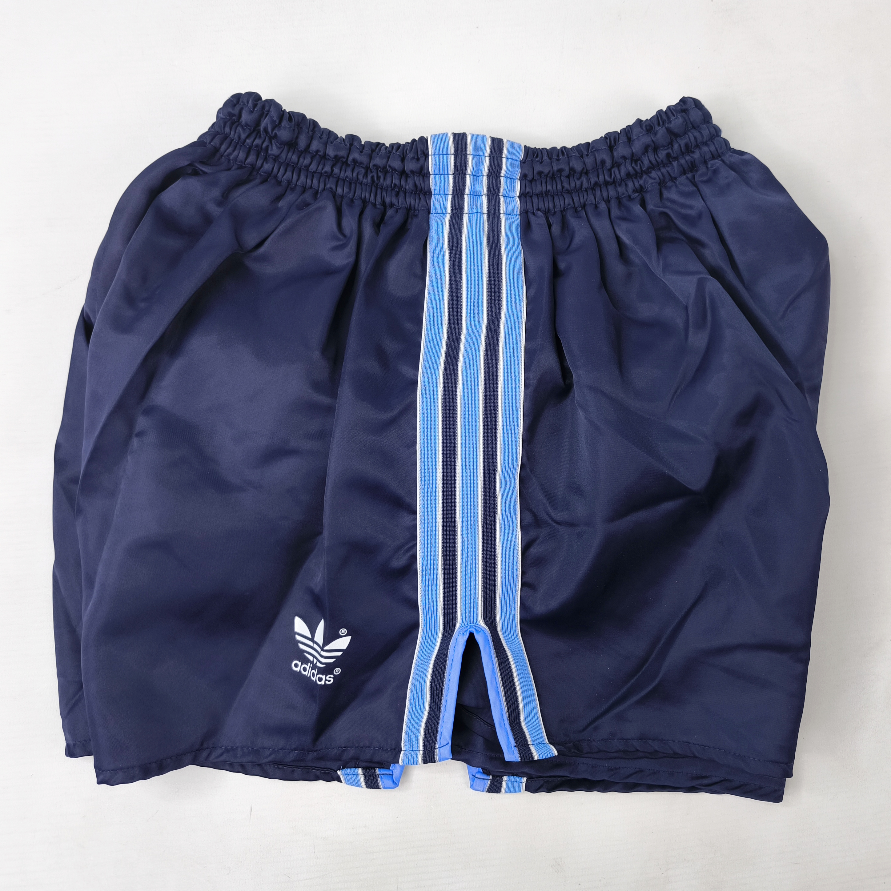adidas Shorts Nylon Gr. D7 (L) blau hellblau West Germany vintage Polyamid 0841