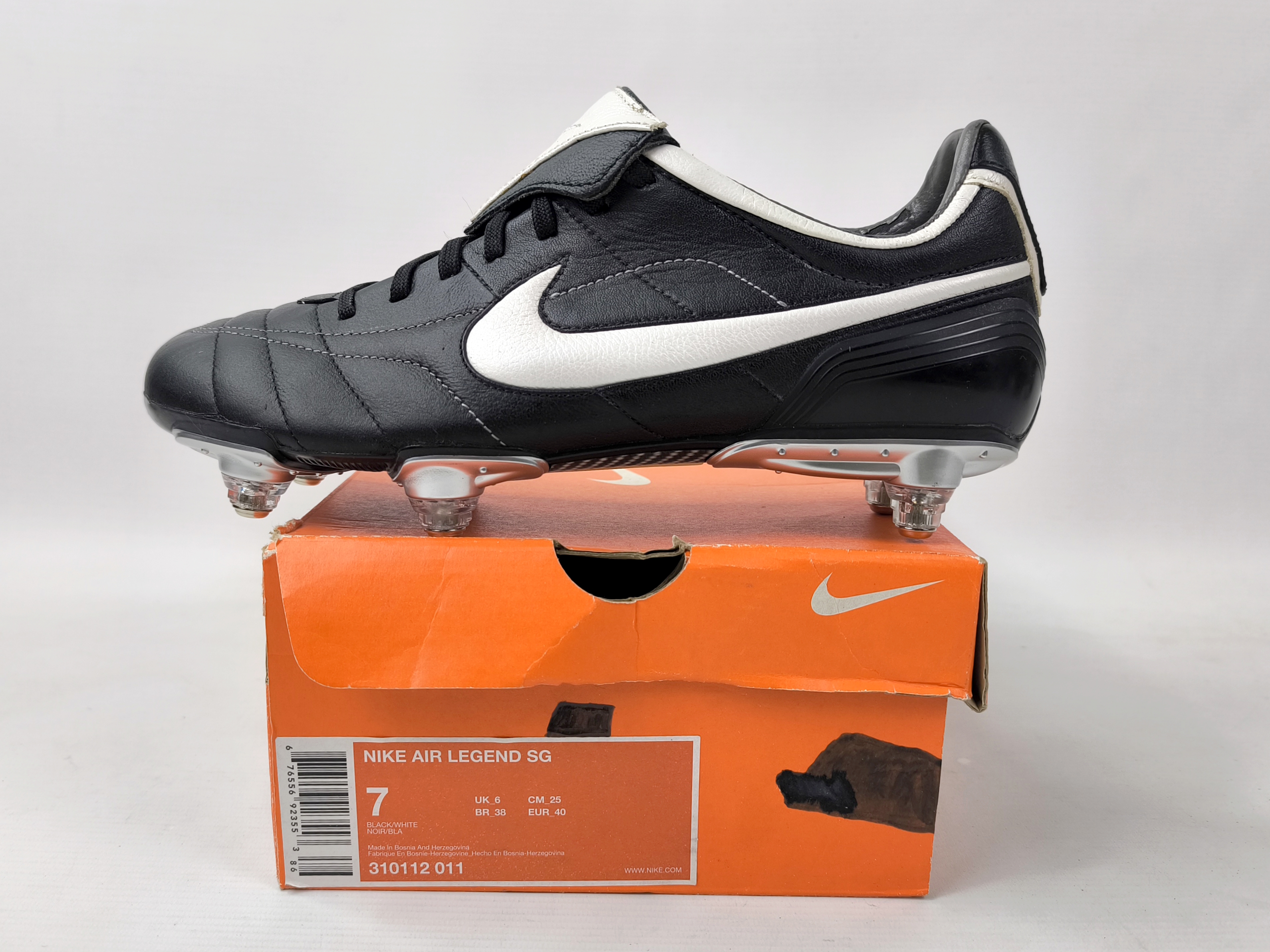 Nike Air Legend SG 2006 Fussball Schuhe EUR 40 / UK 6 Tiempo 310112 011 zoom