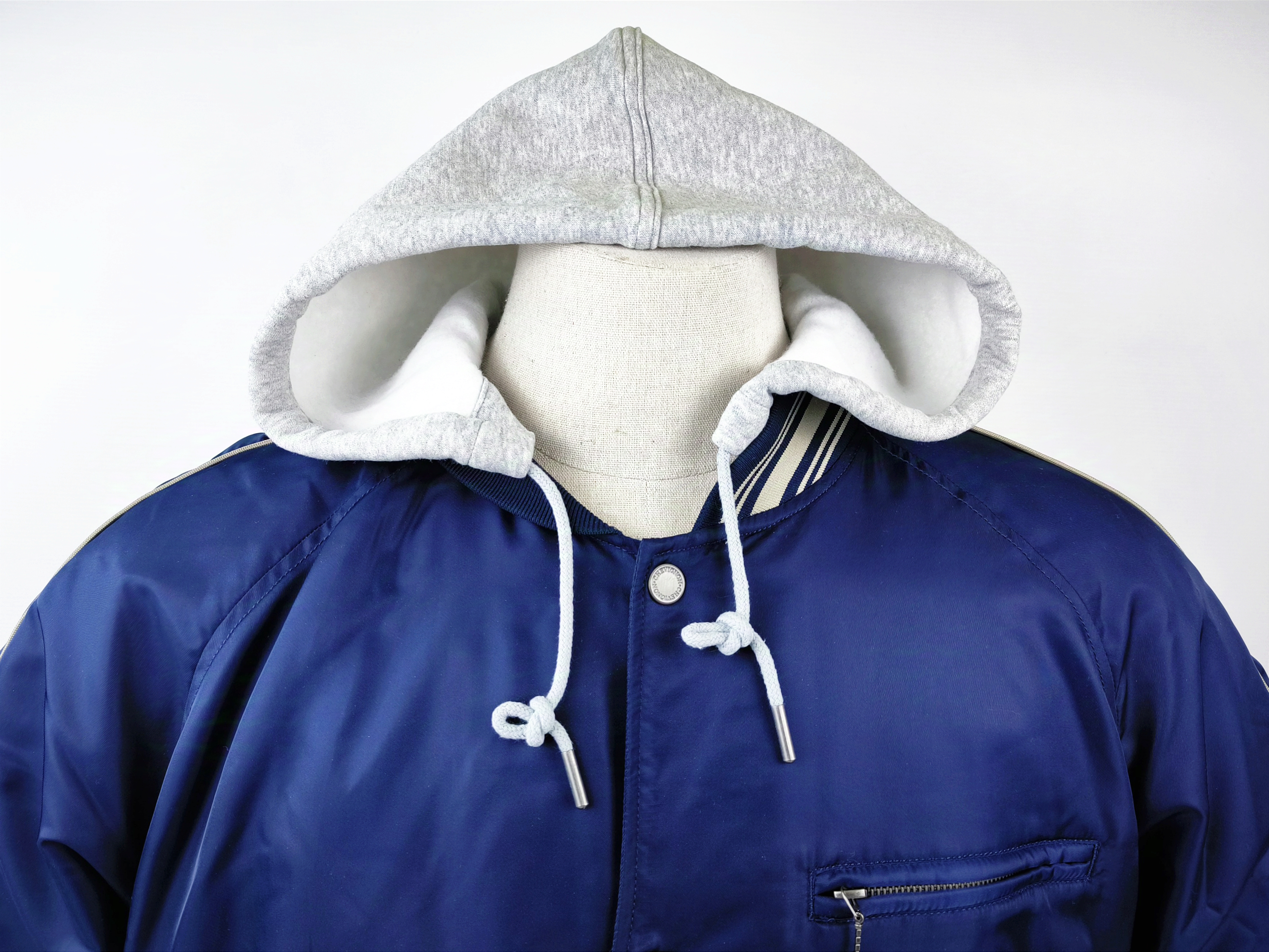 Chevignon Jacke Honor 350TH Aces blau Gr. M (L) mit abnehmbarer Sweat Kapuze
