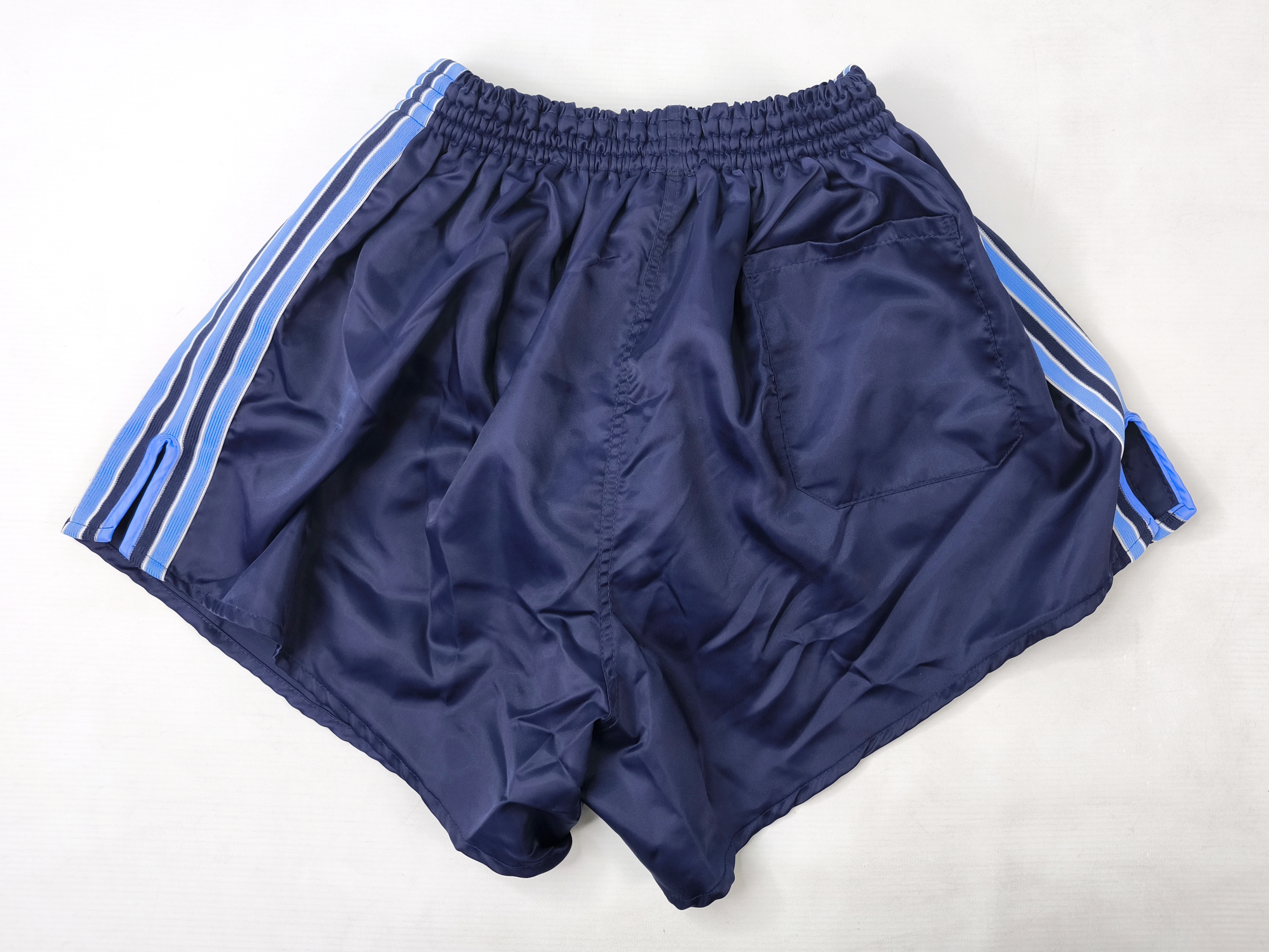 adidas Shorts Nylon Gr. D7 (L) blau hellblau West Germany vintage Polyamid 0841