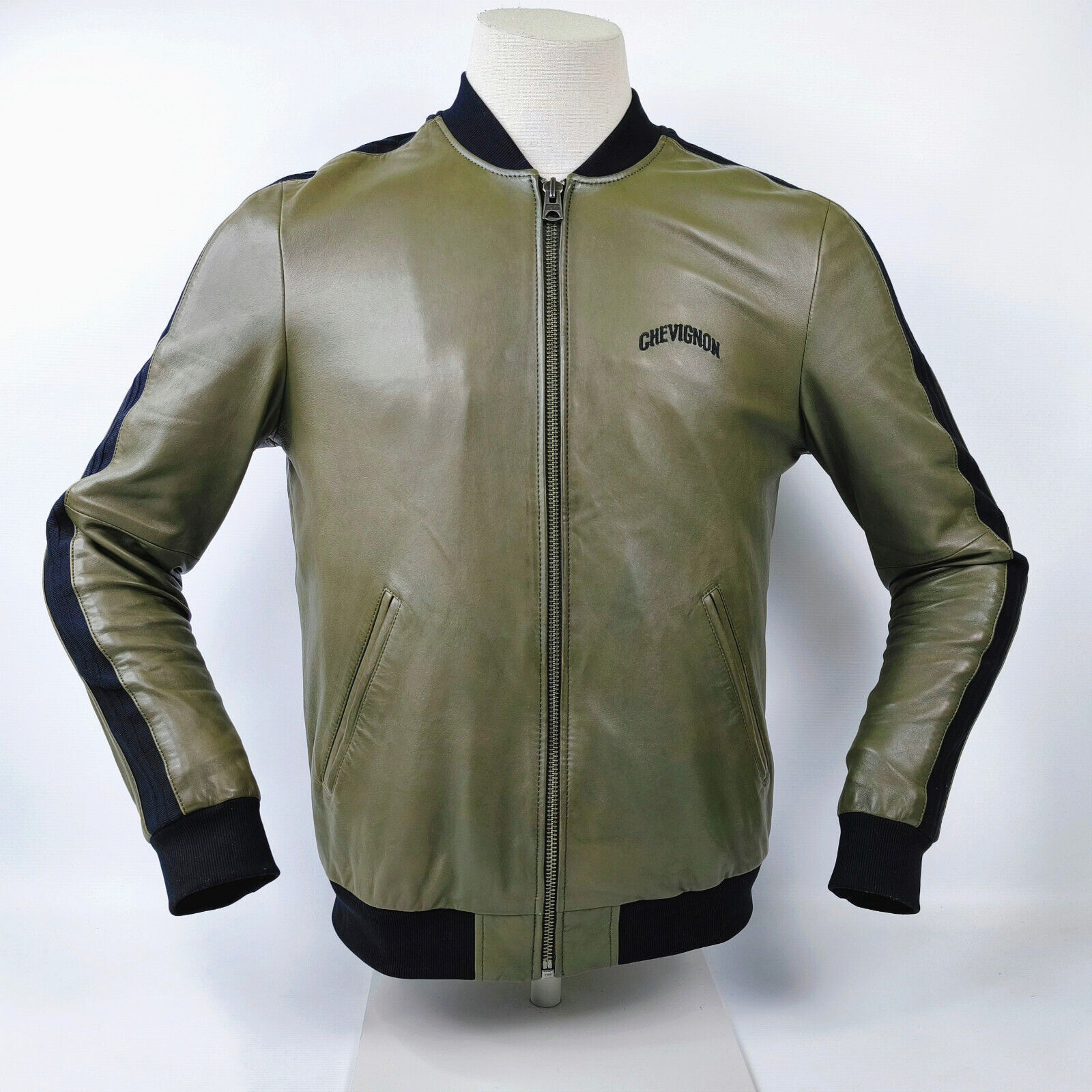 Chevignon Lederjacke grün Gr. M kleines Logo vorn