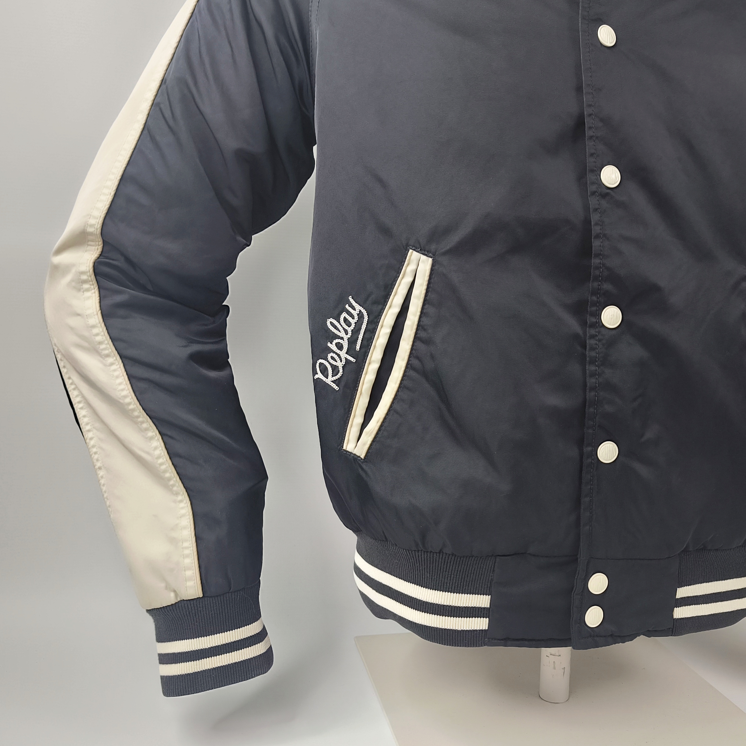 Replay Jacke 23 schwarz Gr. M großes Rückenlogo