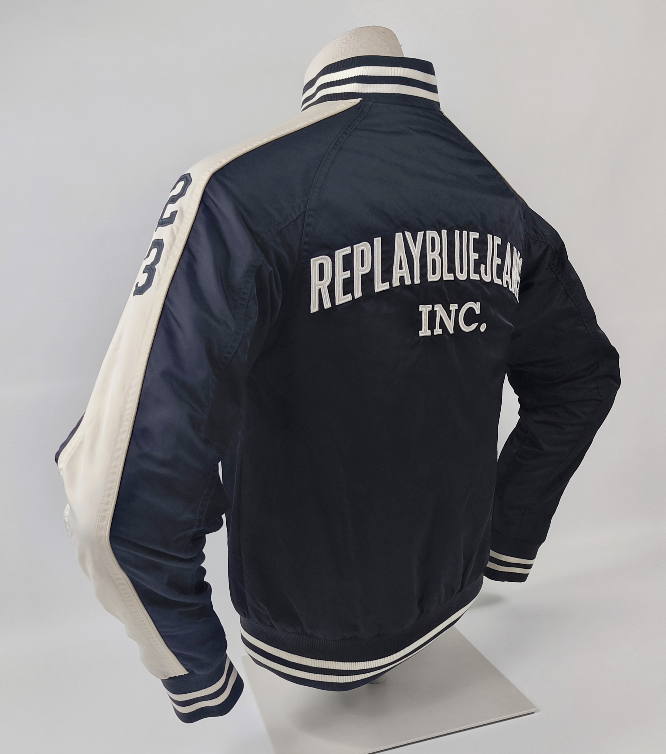 Replay Jacke 23 schwarz Gr. M großes Rückenlogo