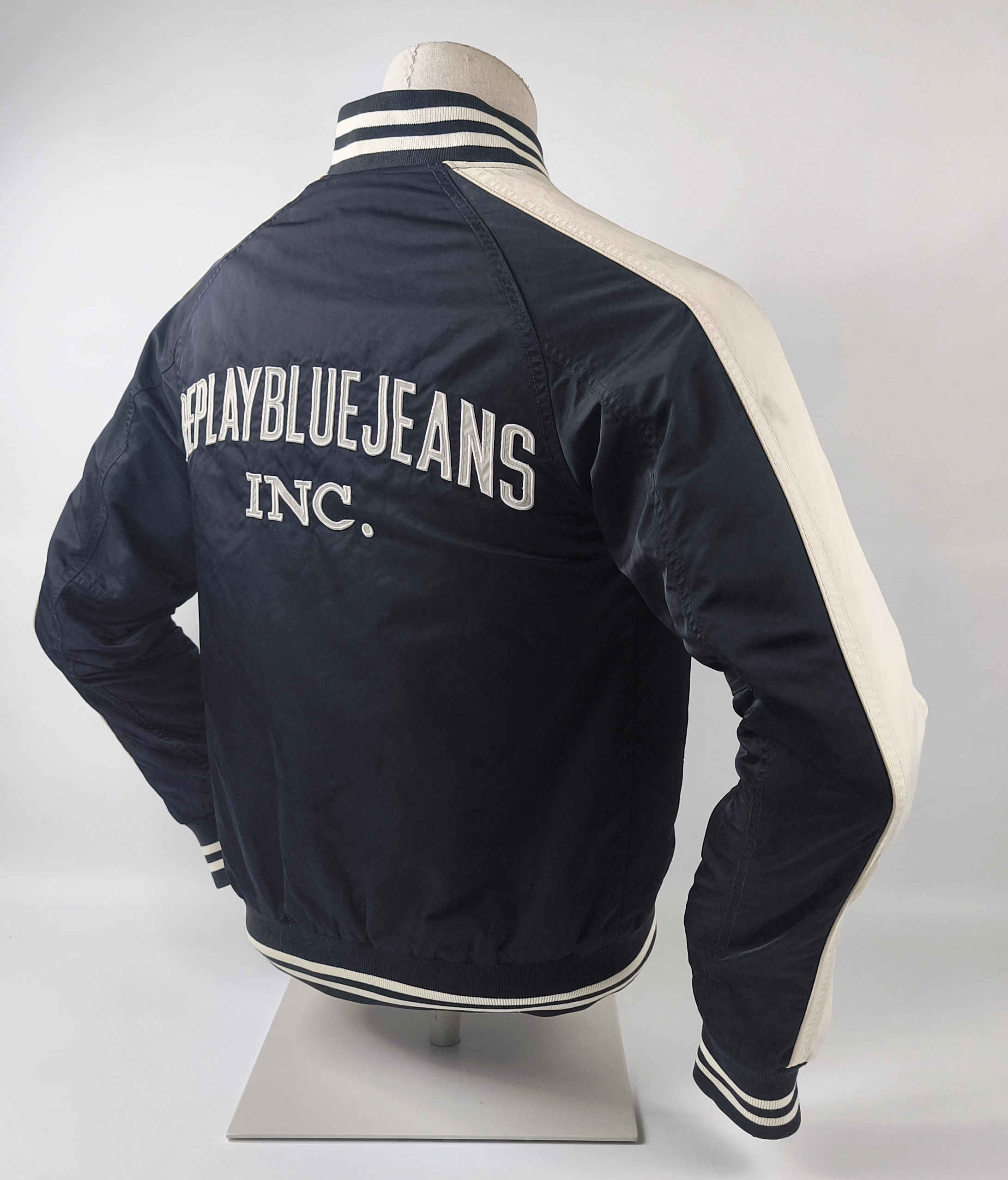 Replay Jacke 23 schwarz Gr. M großes Rückenlogo
