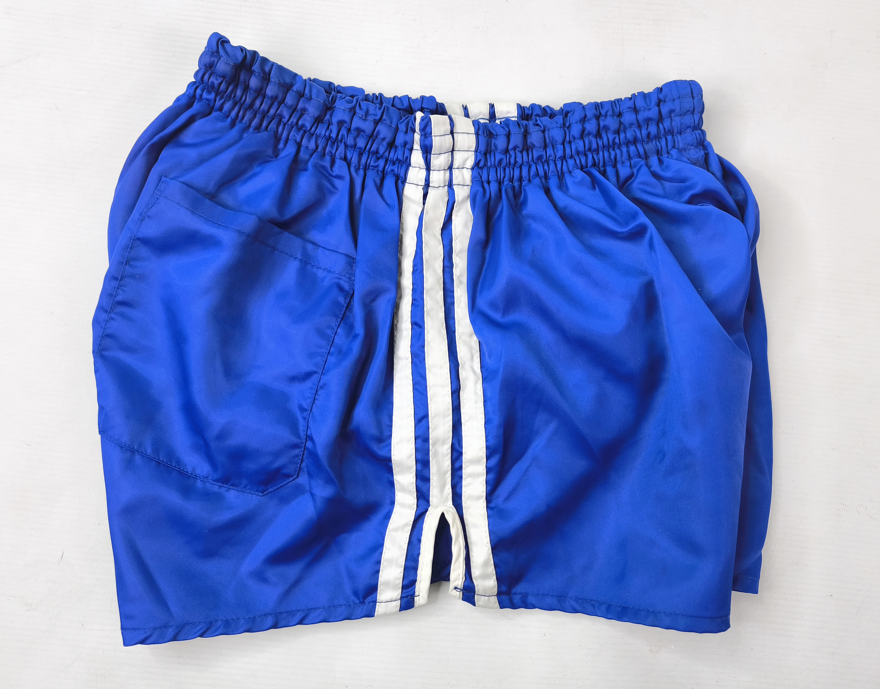 adidas Shorts Nylon Gr. D6 (M/L) blau weiß West Germany vintage Polyamid 0841