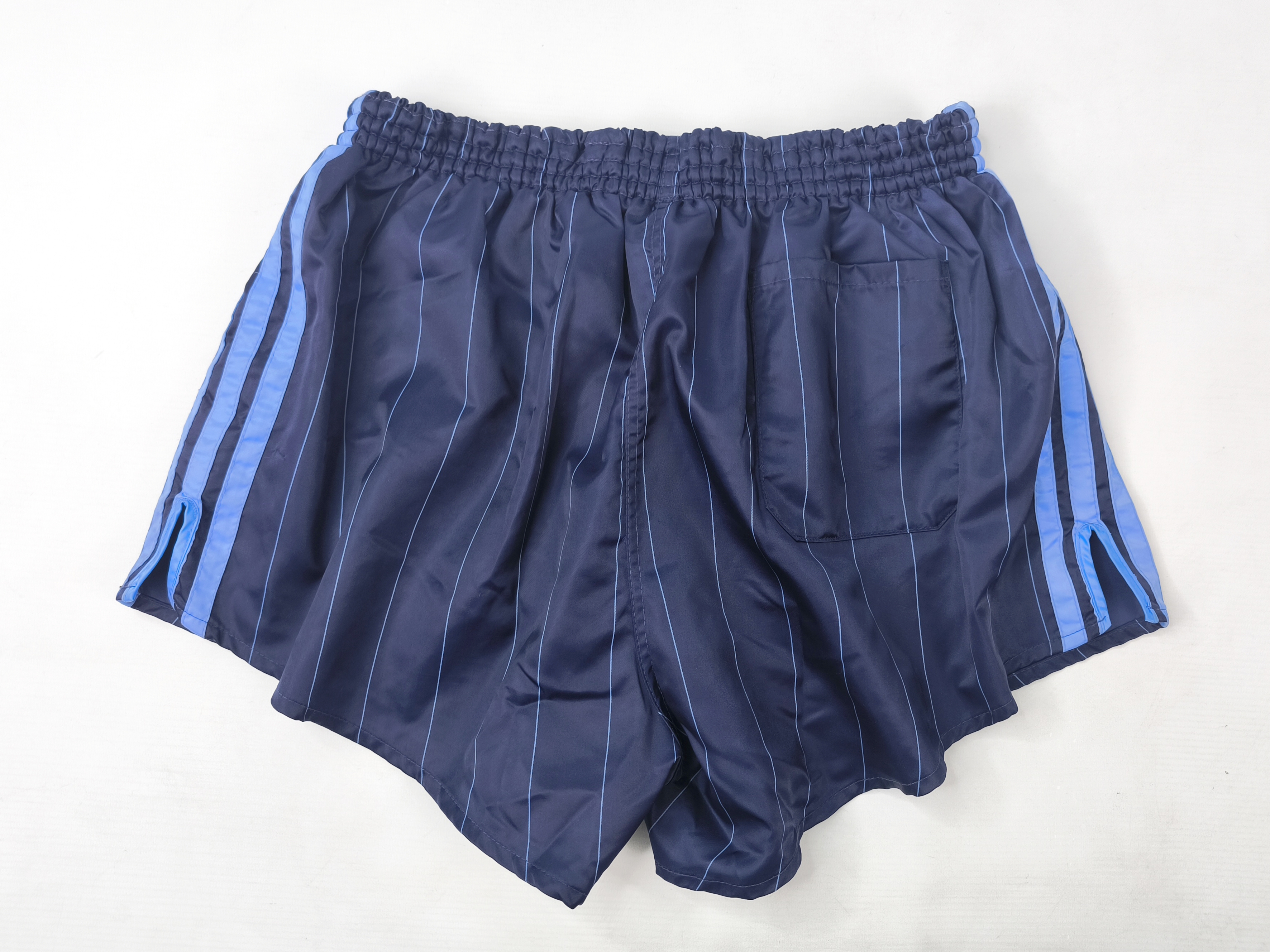 adidas Shorts Nylon Gr. D7 (L) blau hellblau West Germany vintage Polyamid 0841