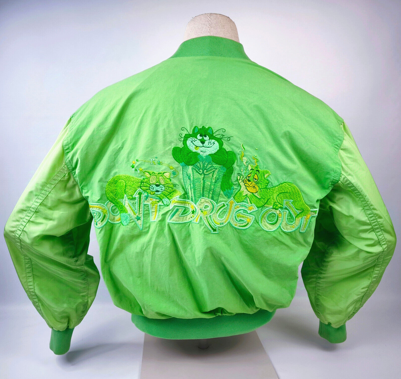 Iceberg Jacke Aristocats "Don`t Drug Out" Gr. M (50) hellgrün vintage 90`s