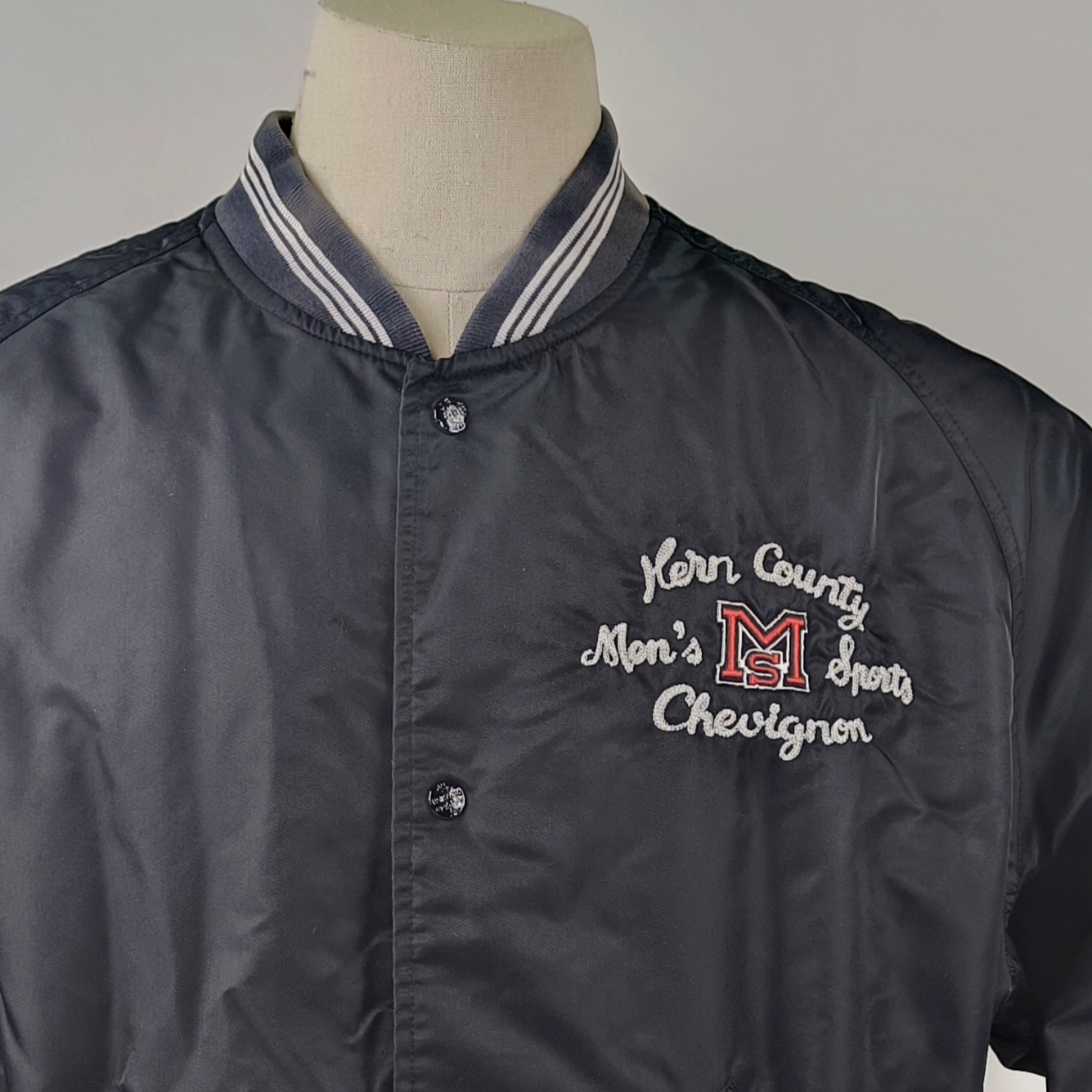 Chevignon Jacke Kern County Men`s Sports Gr. XL schwarz vintage 90s Rückenlogo