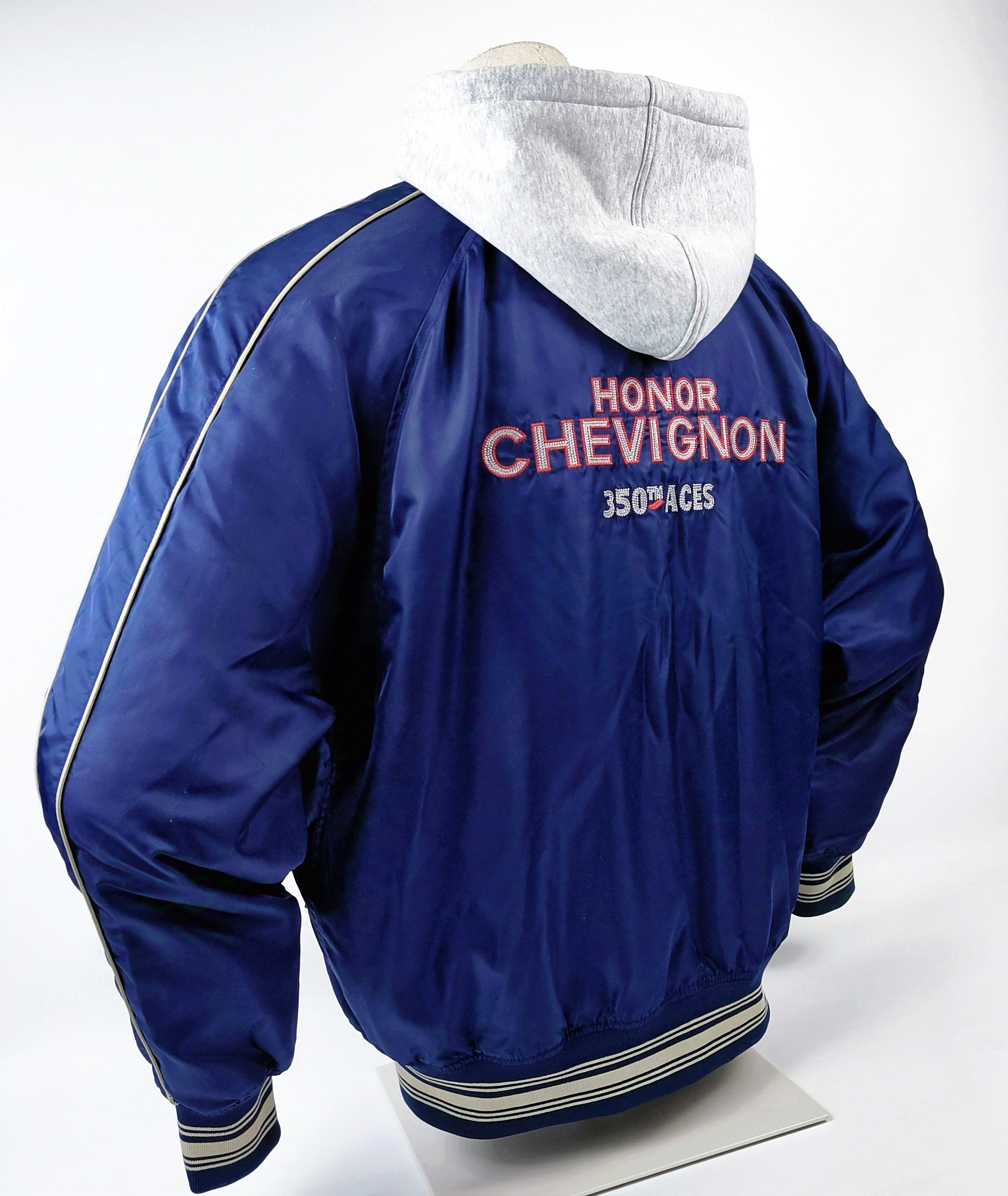 Chevignon Jacke Honor 350TH Aces blau Gr. M (L) mit abnehmbarer Sweat Kapuze