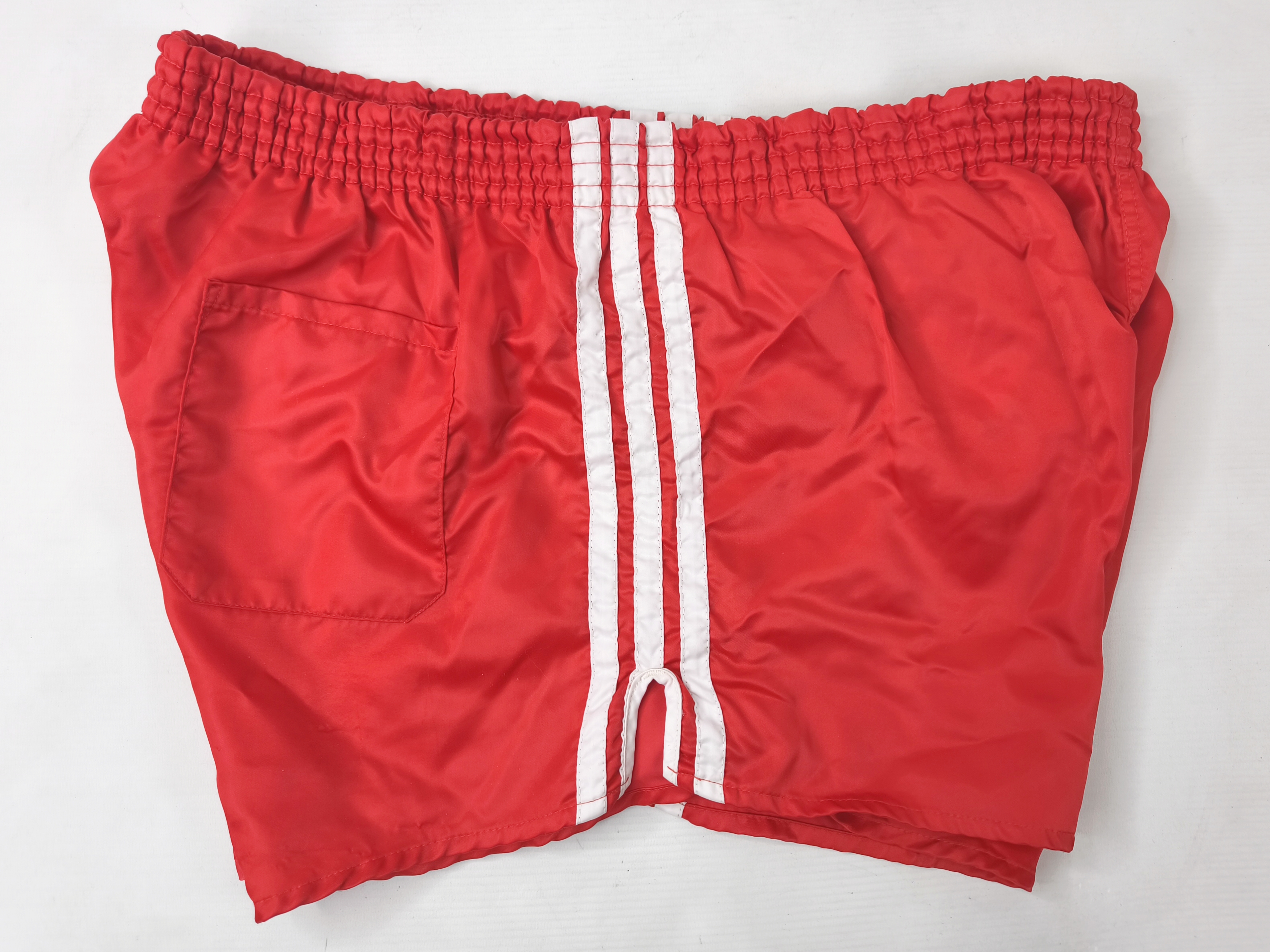adidas Shorts Nylon Gr. D8 (XL) rot weiß West Germany vintage Polyamid sprinter