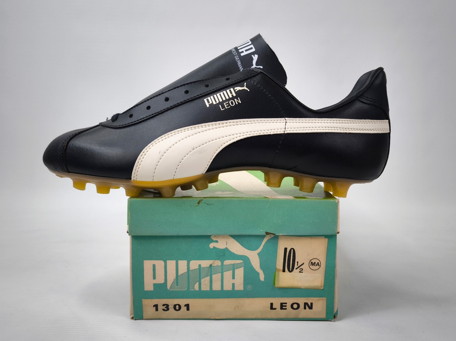 Puma Leon Fussball Schuhe schwarz Eur 45 1/3 / UK 10.5 80s vintage neu