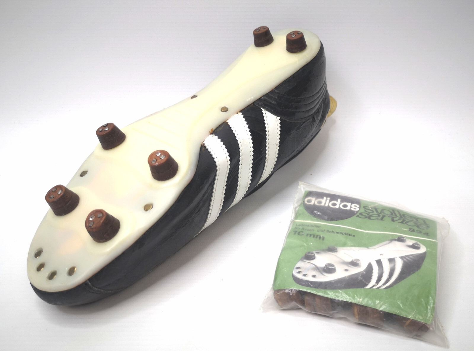 adidas 70er Jahre Schraubstollen für Fussballschuhe Satz 12 Stück vintage 824