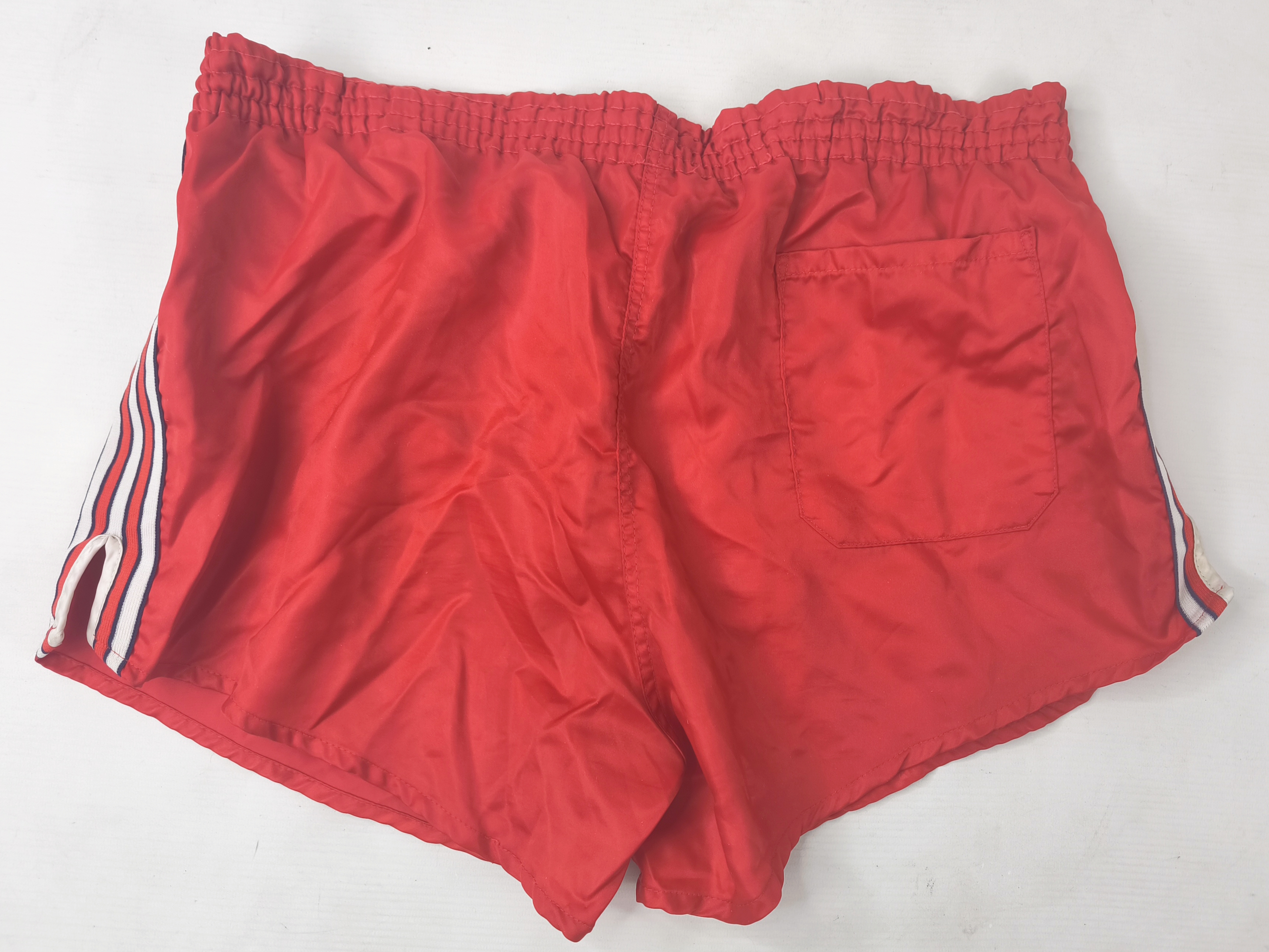 adidas Shorts Nylon Gr. D6 (M/L) rot West Germany vintage 80s Polyamid sprinter
