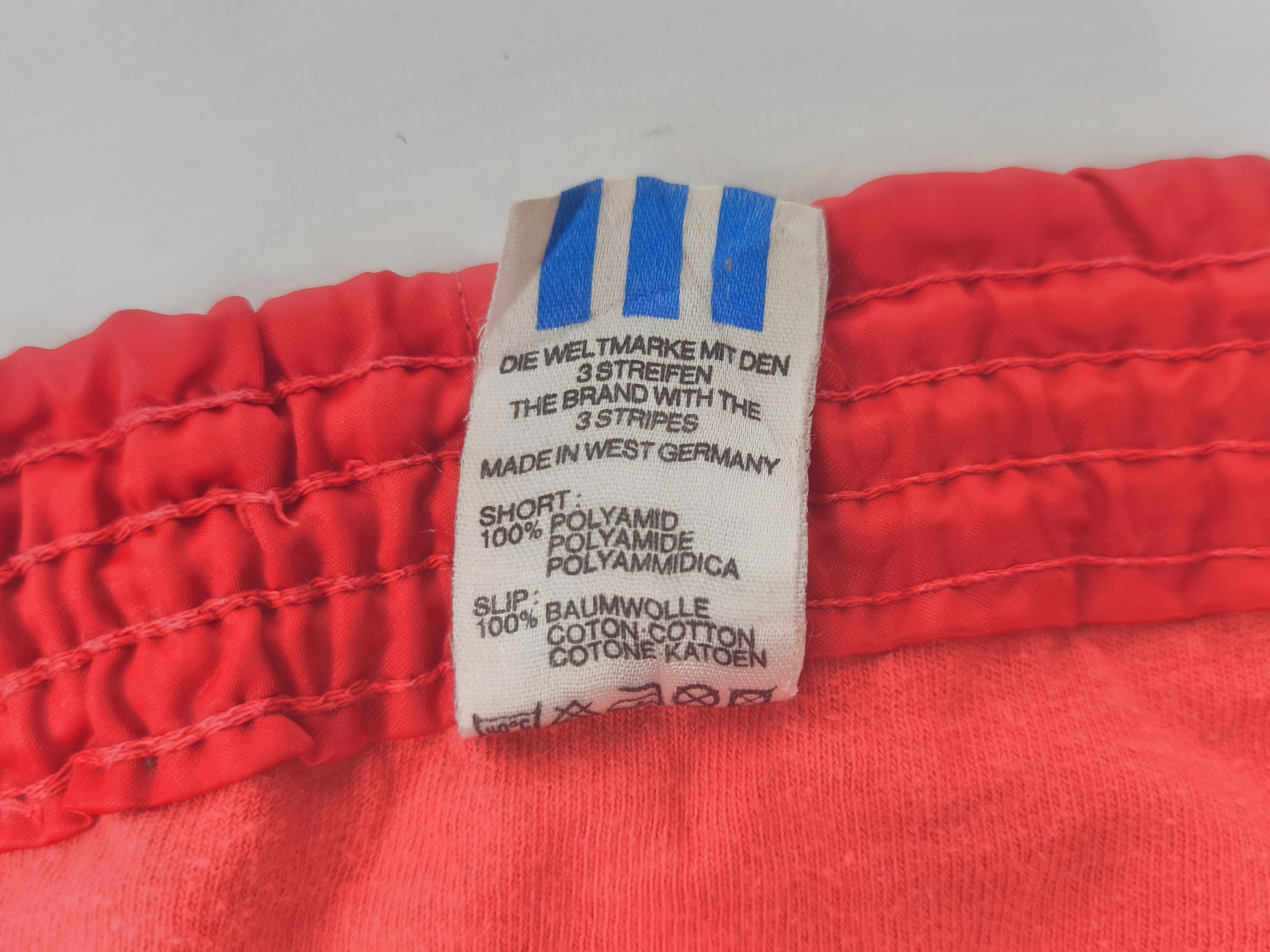adidas Shorts Nylon Gr. D6 (M/L) rot West Germany vintage 80s Polyamid sprinter