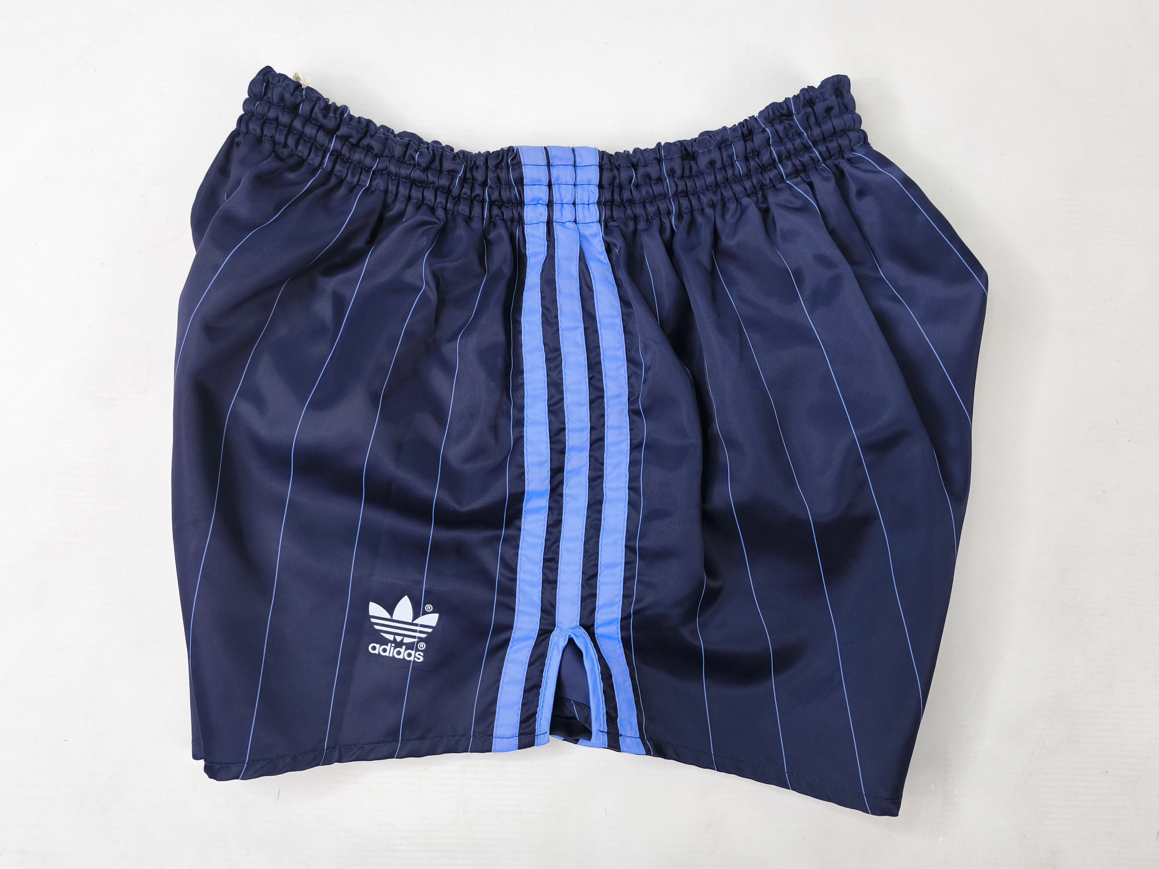 adidas Shorts Nylon Gr. D7 (L) blau hellblau West Germany vintage Polyamid 0841