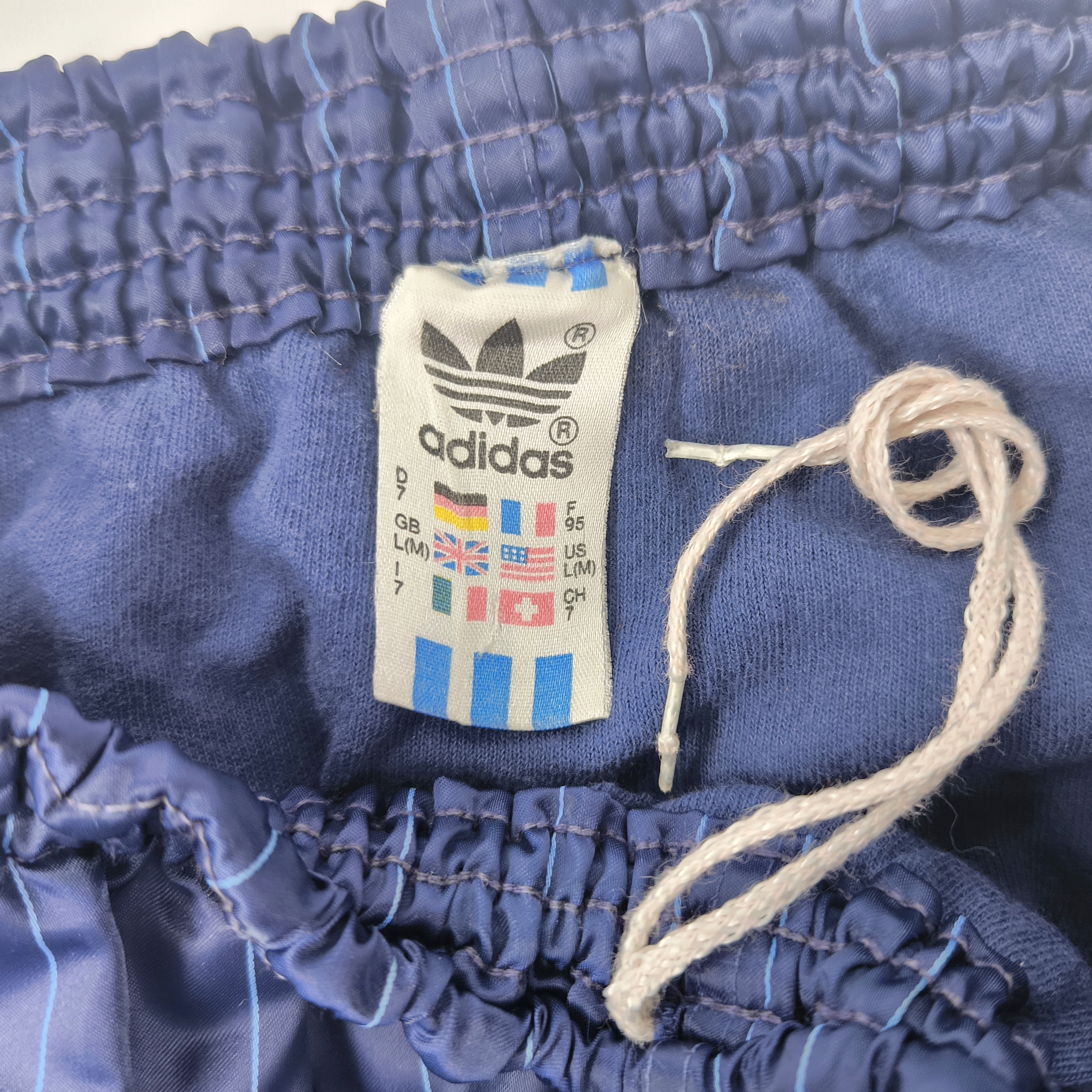 adidas Shorts Nylon Gr. D7 (L) blau hellblau West Germany vintage Polyamid 0841