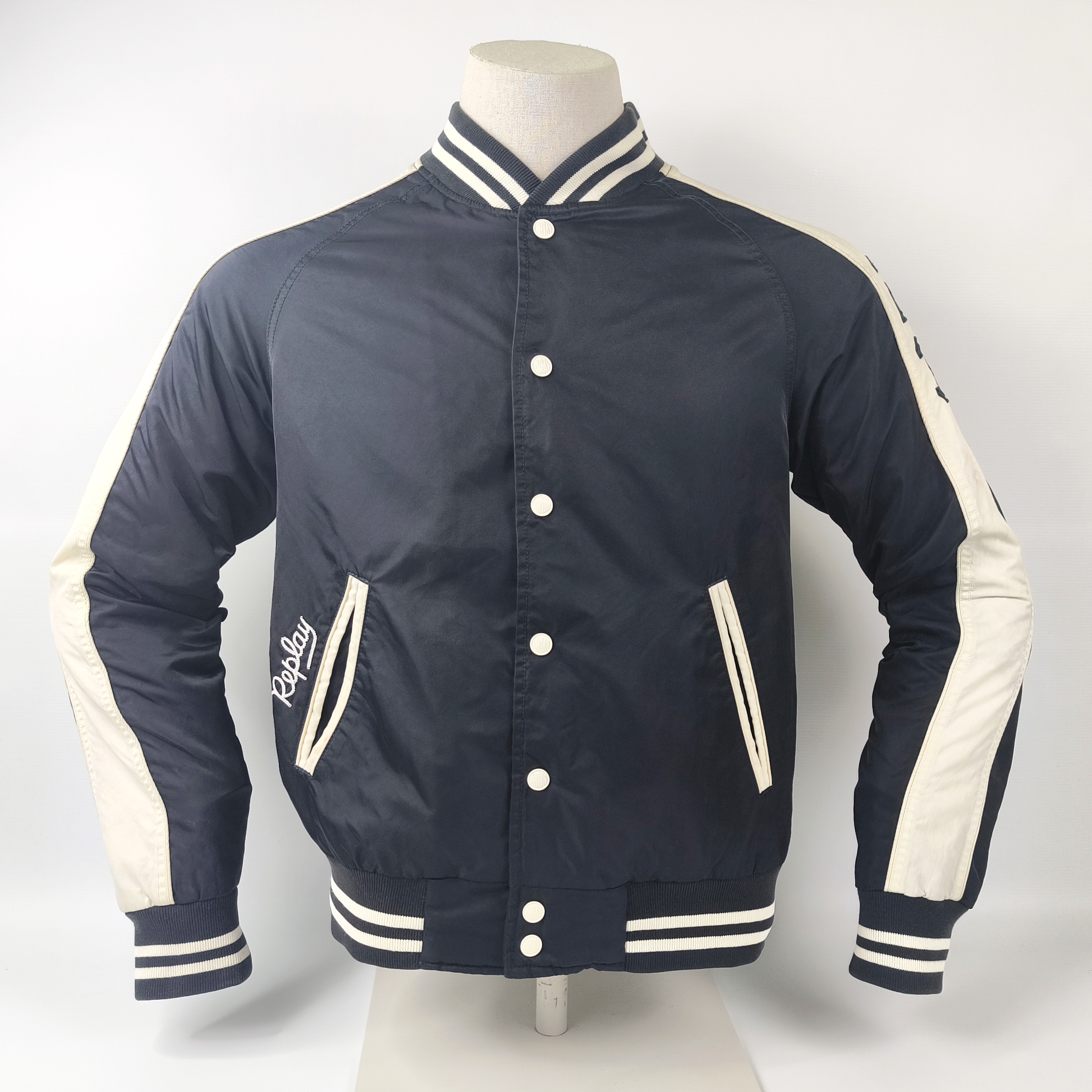 Replay Jacke 23 schwarz Gr. M großes Rückenlogo