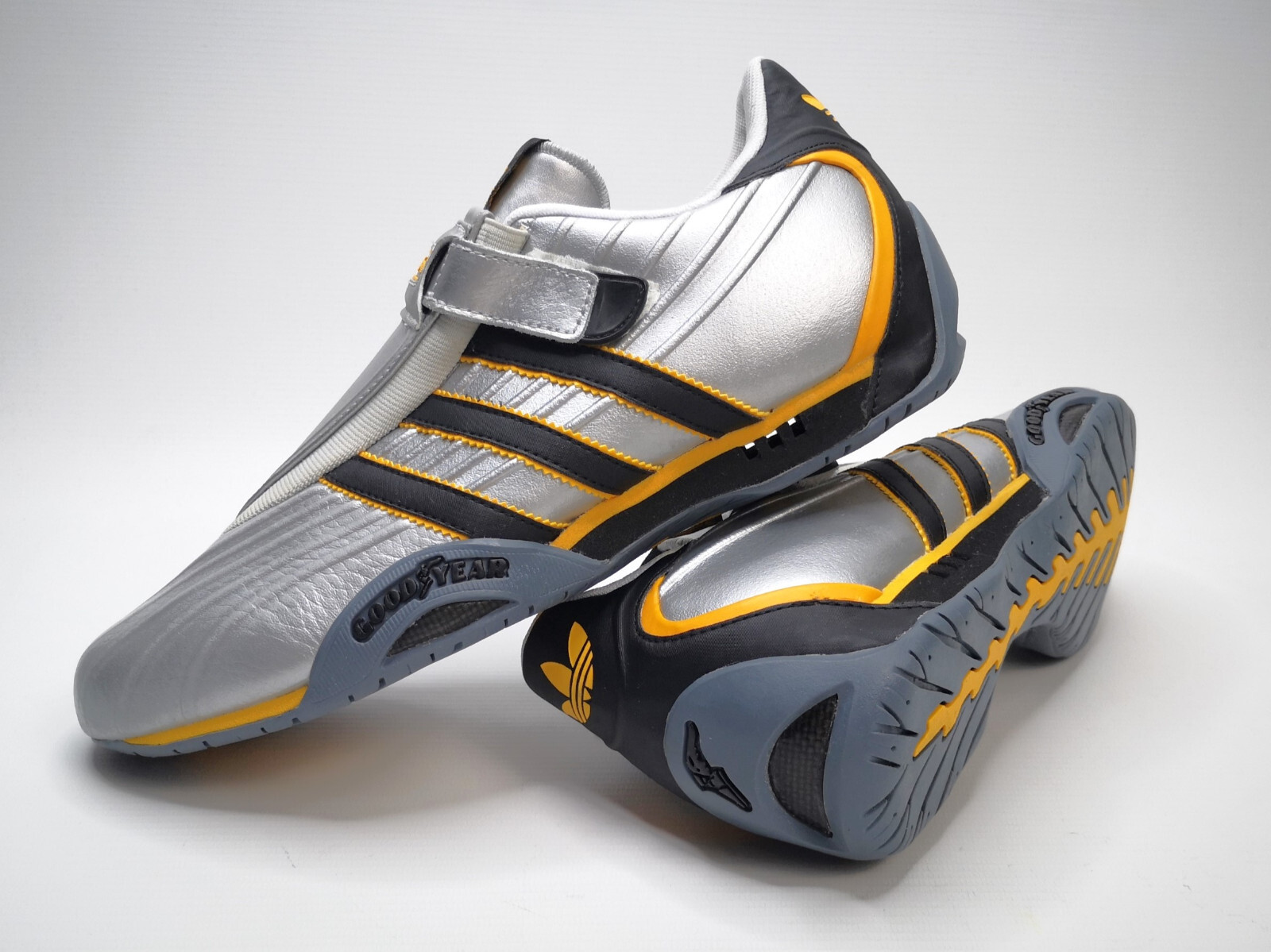 adidas Herrenschuhe Adi Racer Low Closure Größe UK 8.5 / Eur 42 2/3 ungetragen