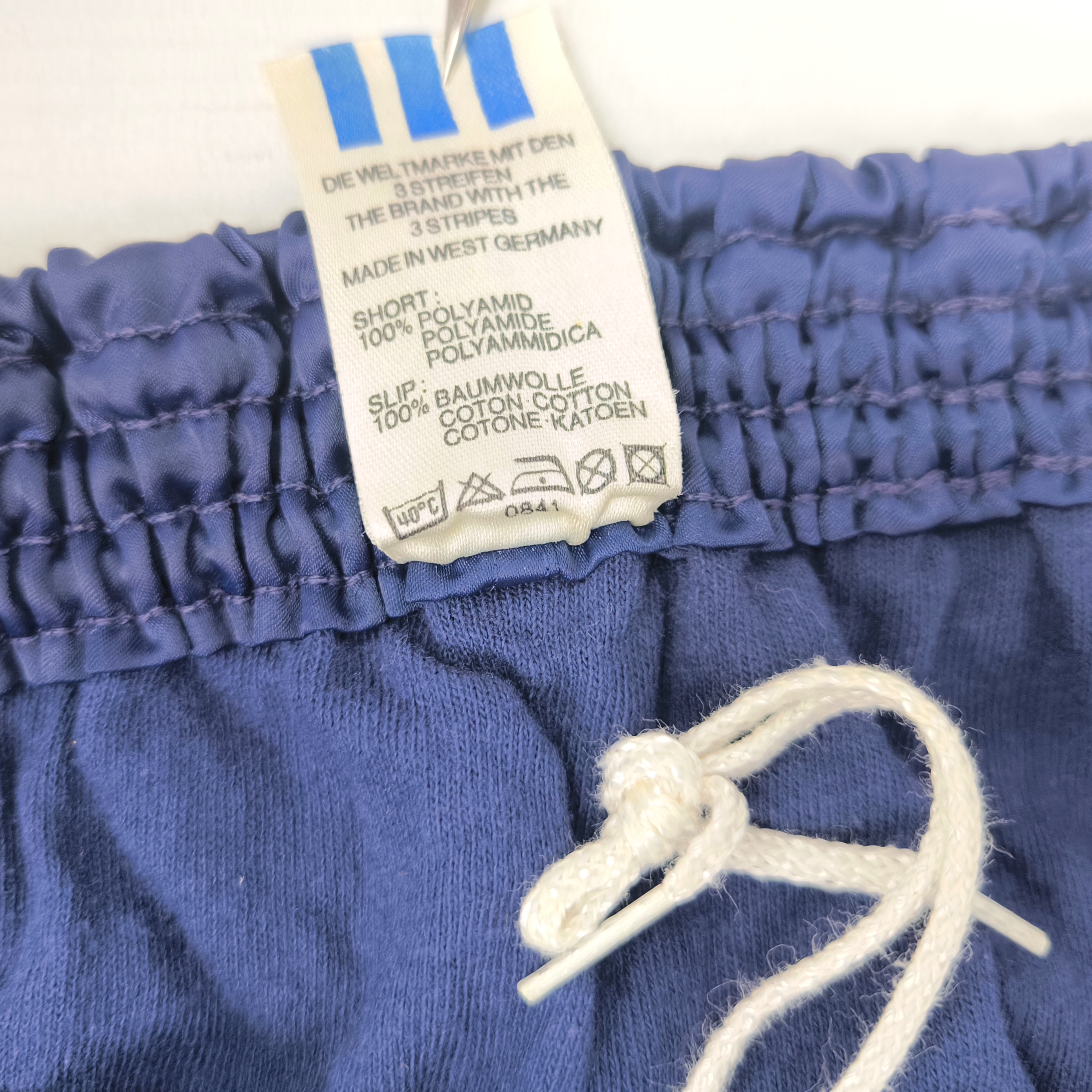 adidas Shorts Nylon Gr. D8 (XL) blau hellblau West Germany vintage Polyamid 0841