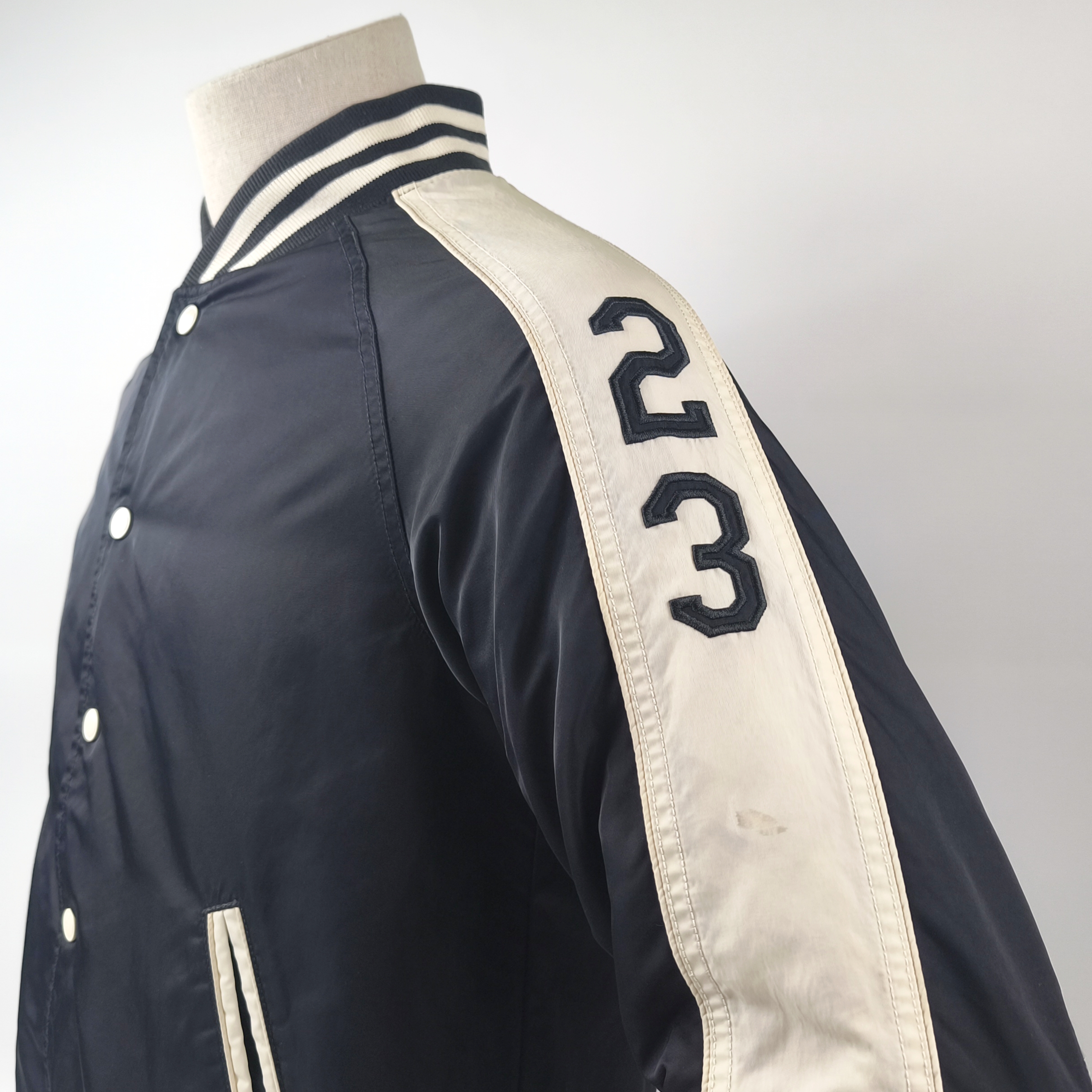 Replay Jacke 23 schwarz Gr. M großes Rückenlogo