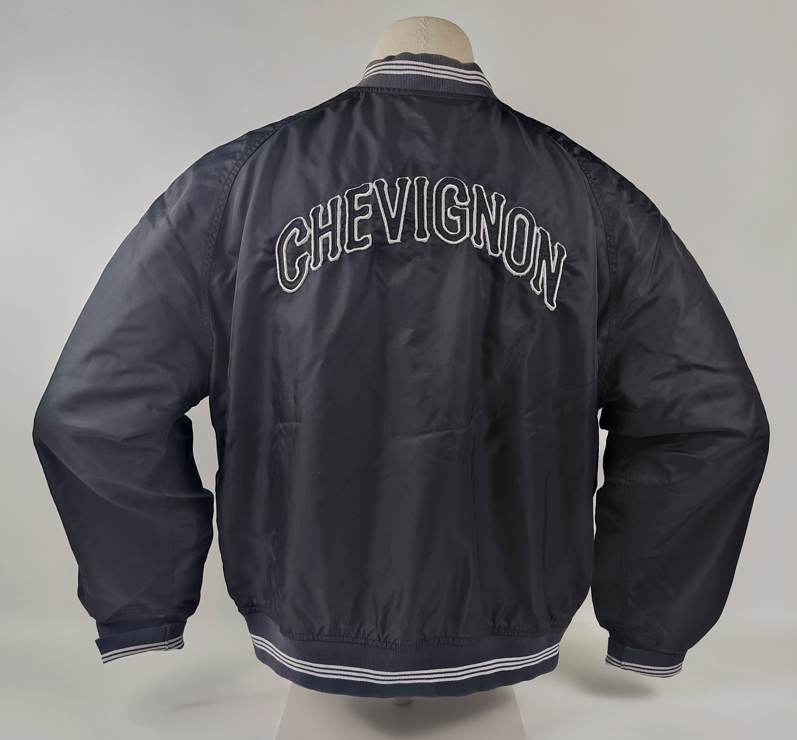 Chevignon Jacke Kern County Men`s Sports Gr. XL schwarz vintage 90s Rückenlogo