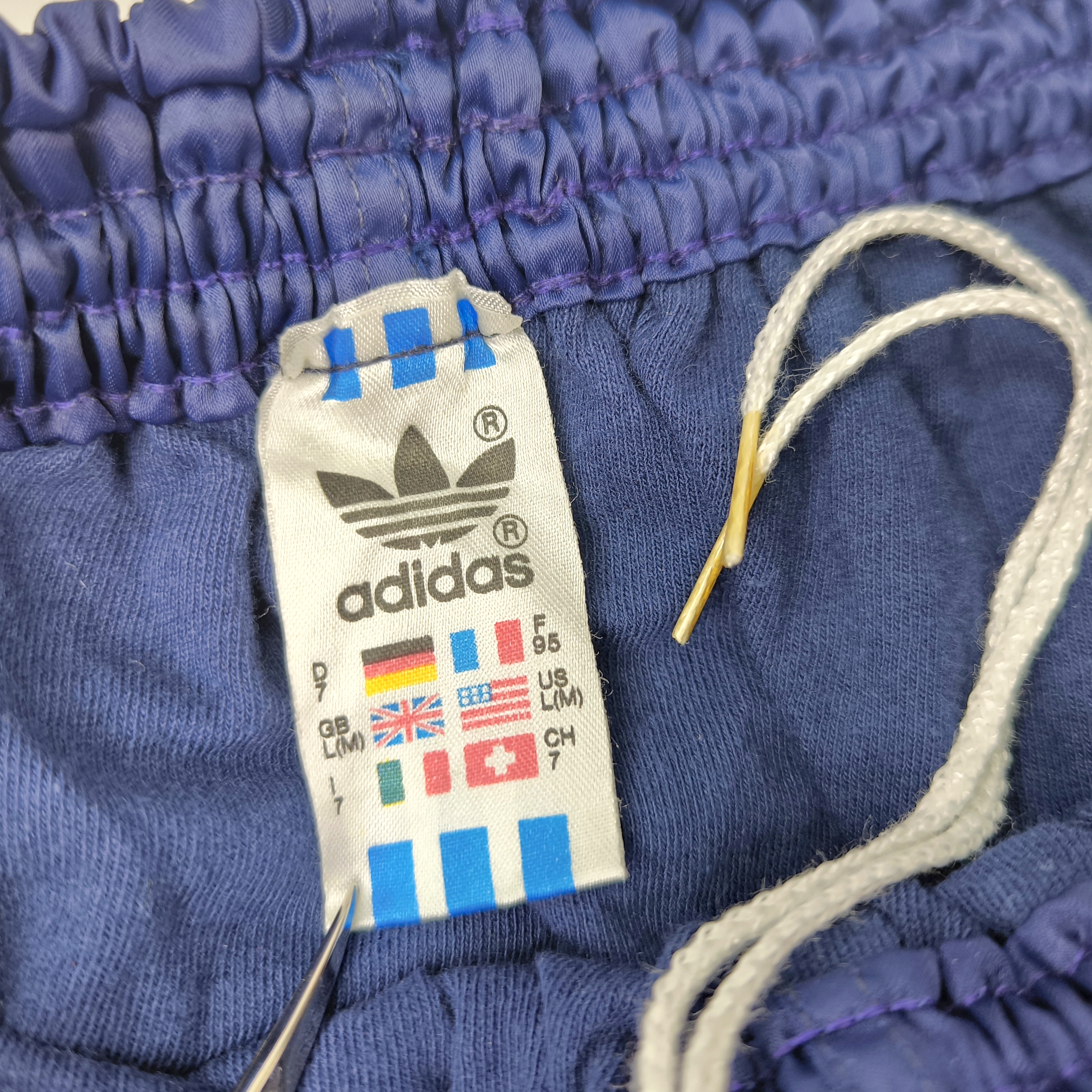 adidas Shorts Nylon Gr. D7 (L) blau hellblau West Germany vintage Polyamid 0841