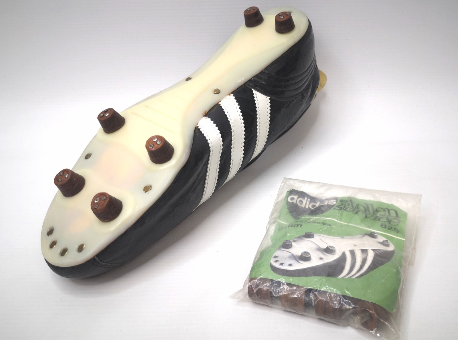 adidas 70er Jahre Schraubstollen für Fussballschuhe Satz 12 Stück vintage 825