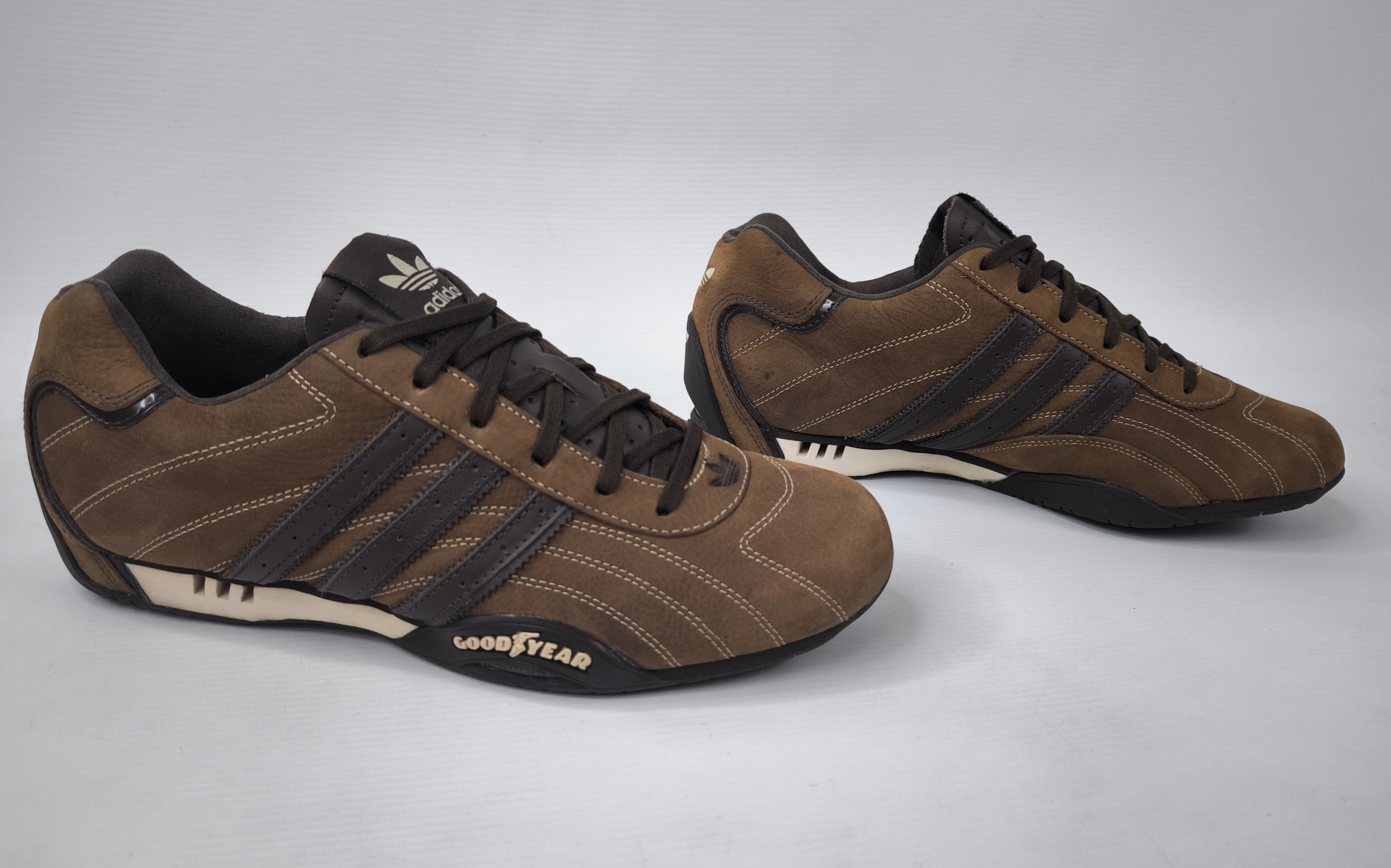 adidas Adi Racer Low Schuhe EUR 42 / UK 8 aus 2005 Wildleder braun 012796 neu