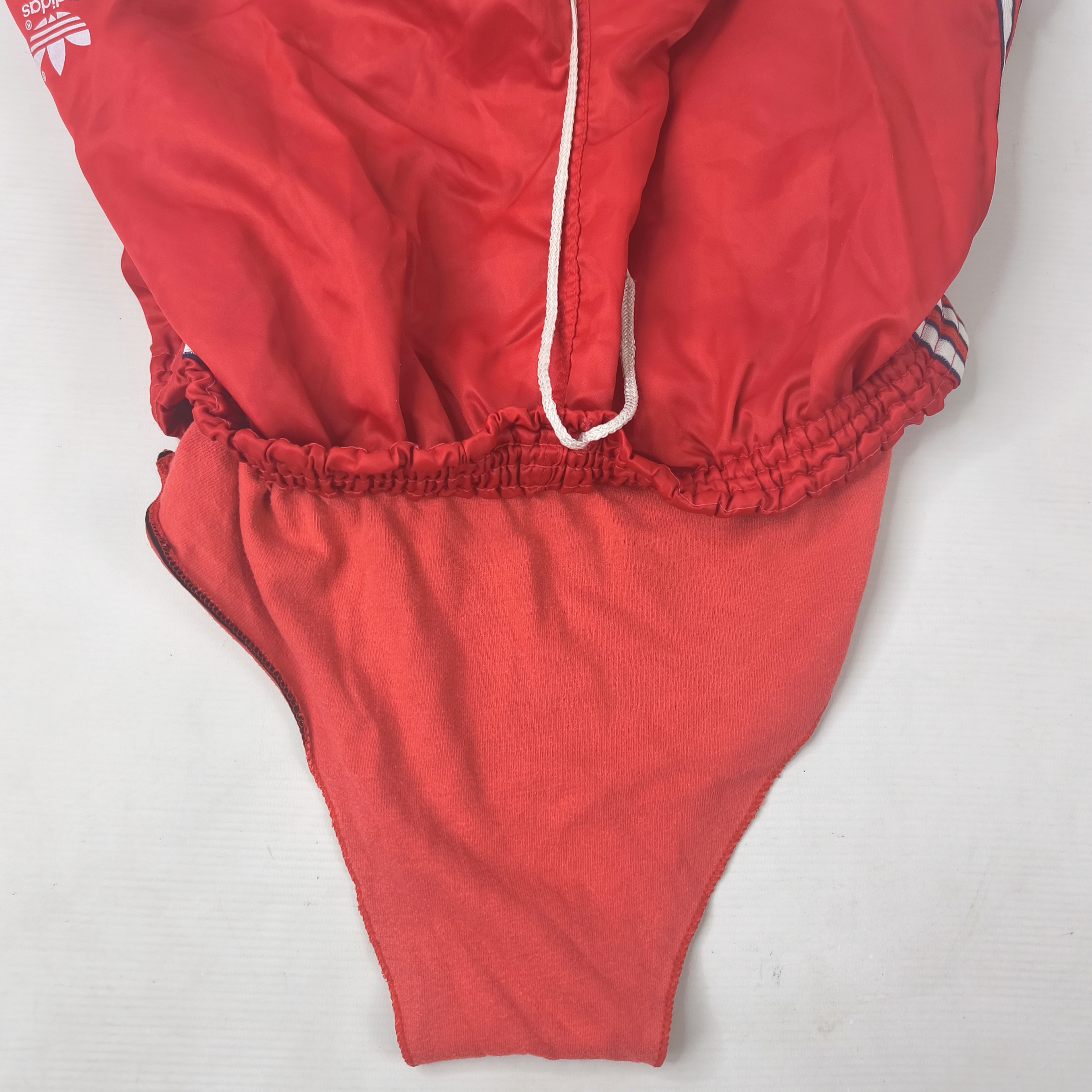 adidas Shorts Nylon Gr. D6 (M/L) rot West Germany vintage 80s Polyamid sprinter