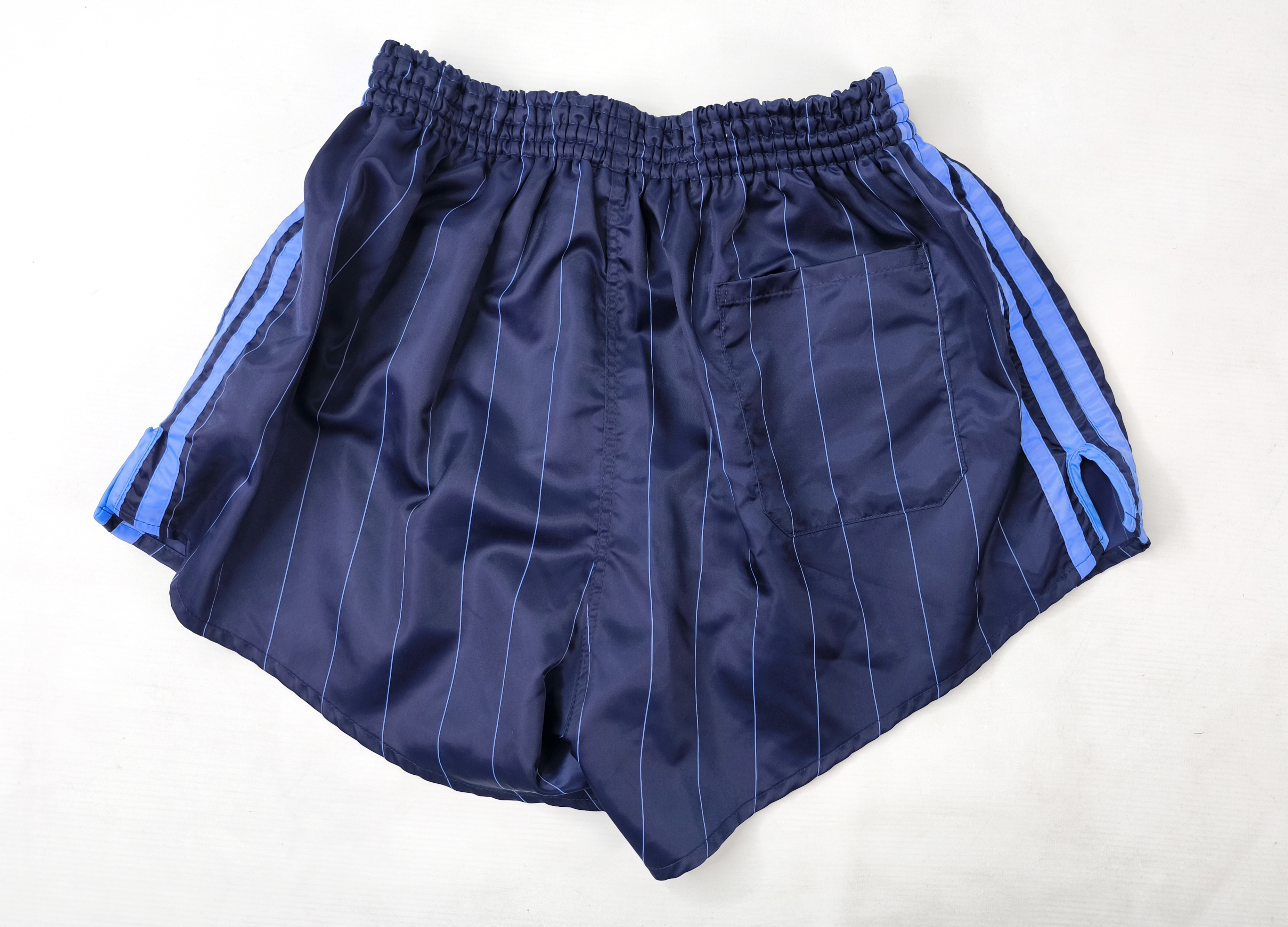 adidas Shorts Nylon Gr. D7 (L) blau hellblau West Germany vintage Polyamid 0841