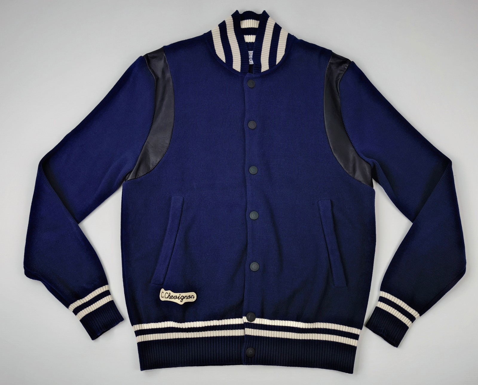 Chevignon Jacke Strickjacke dunkelblau Gr. M (S) mit Lederapplikation und Logo