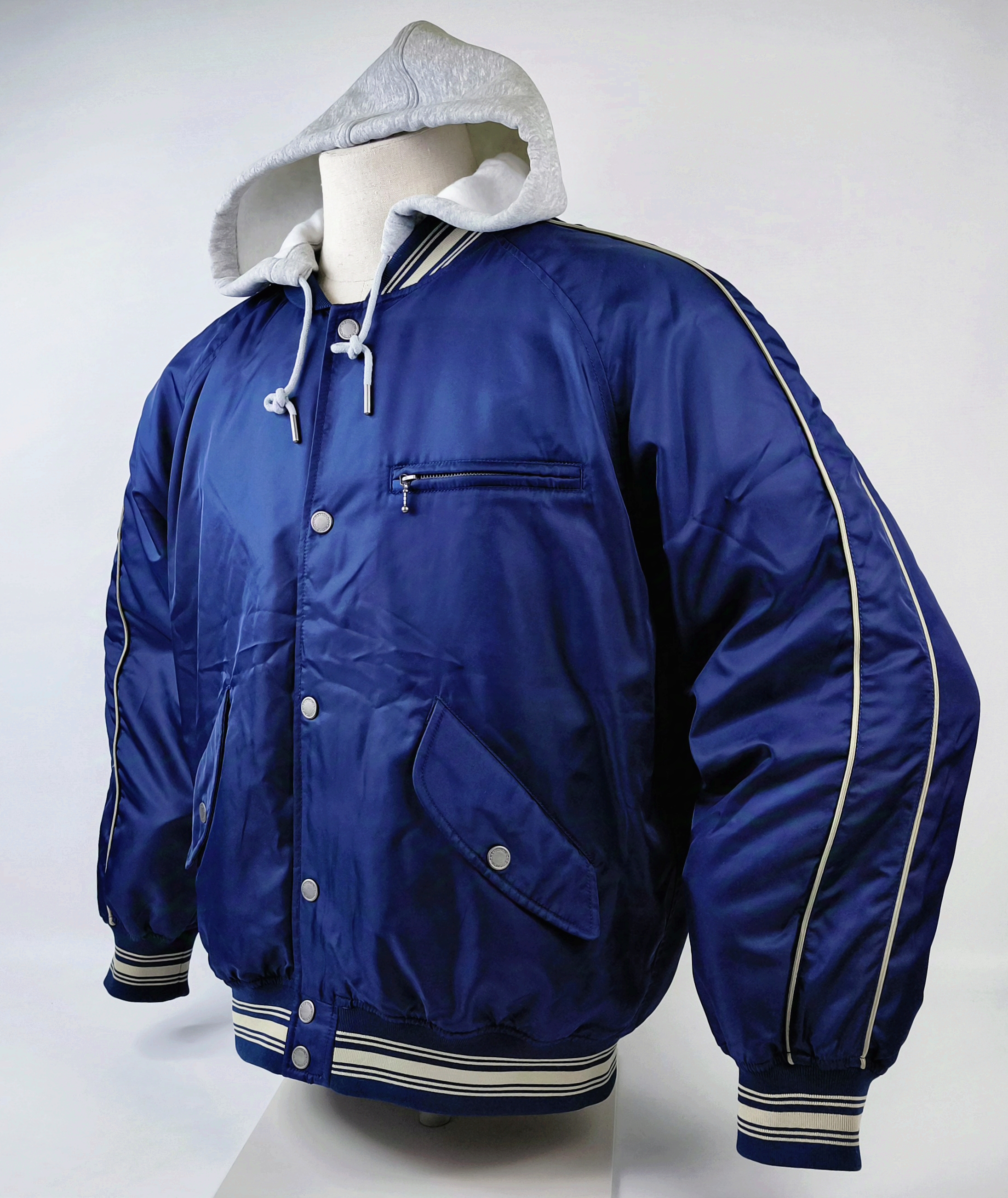 Chevignon Jacke Honor 350TH Aces blau Gr. M (L) mit abnehmbarer Sweat Kapuze