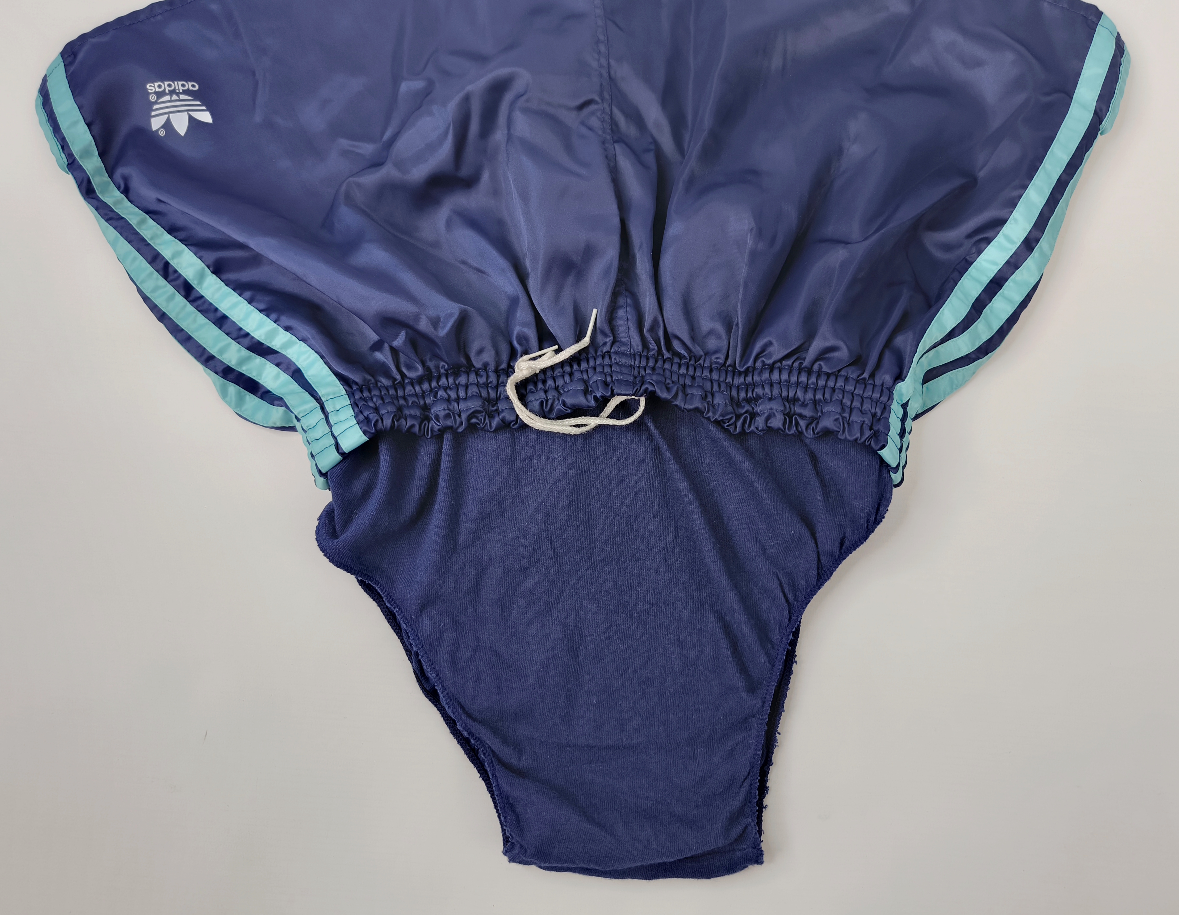 adidas Shorts Nylon Gr. D8 (XL) blau hellblau West Germany vintage Polyamid 0841