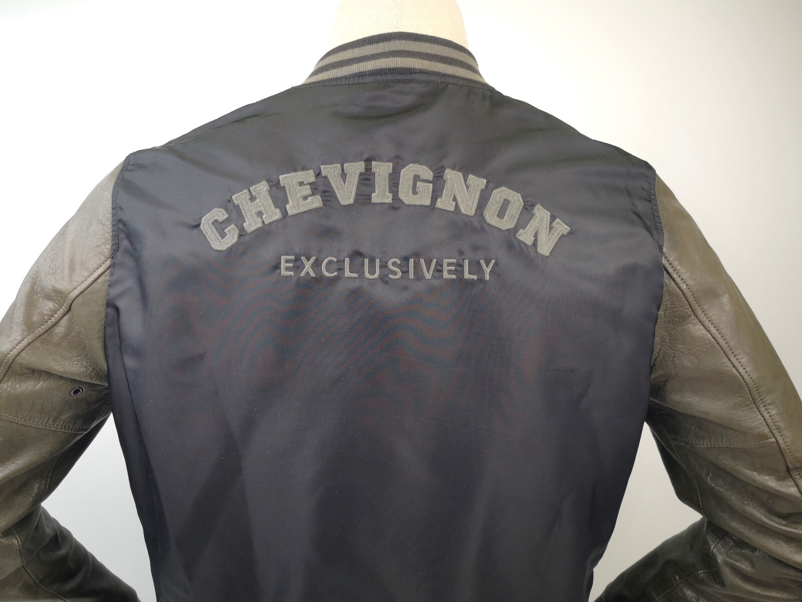 Chevignon Baseball- / College Jacke Exclusively mit Lederärmeln Gr. S