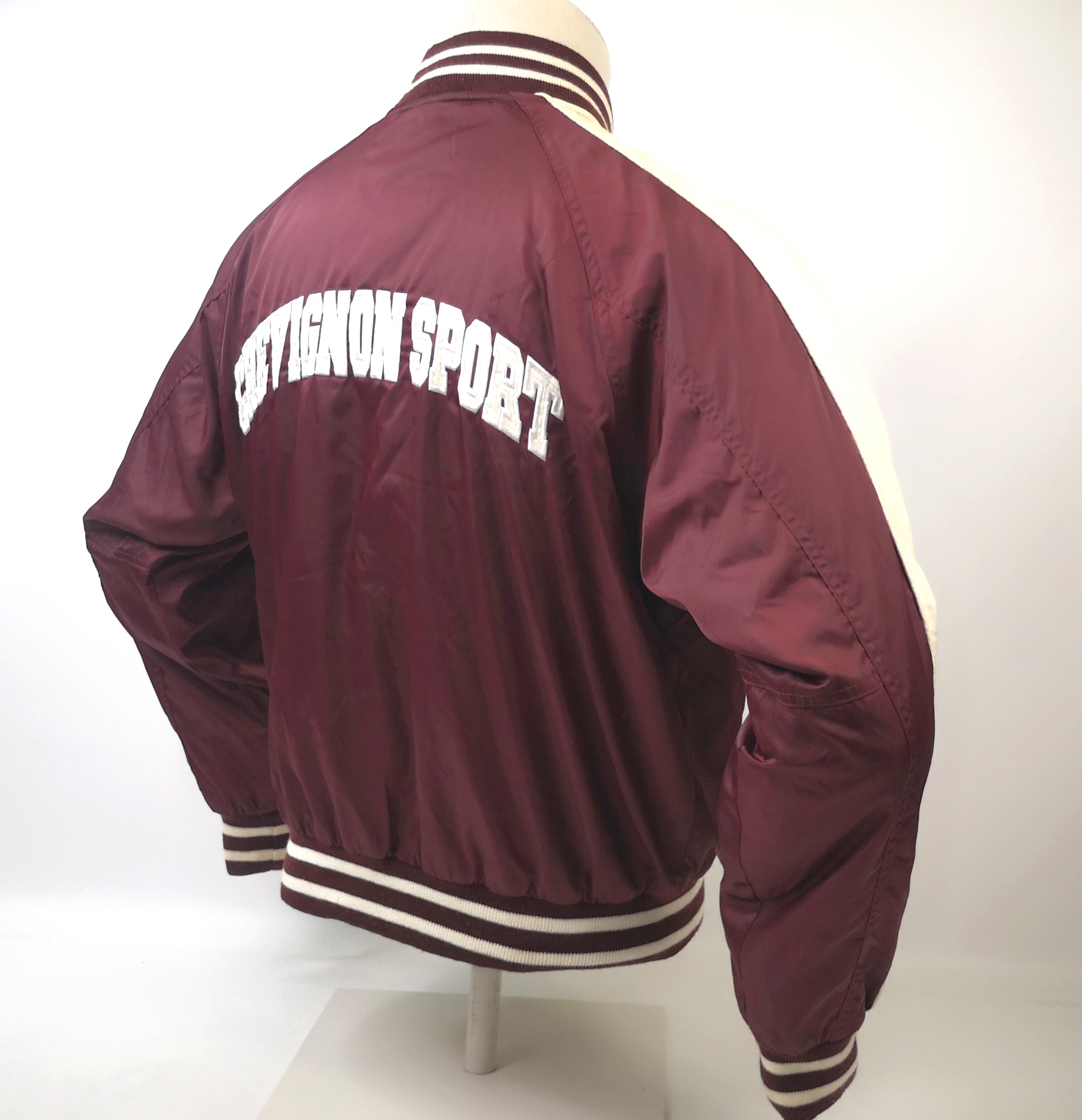 Chevignon Sport Jacke Team 57 weinrot bordeaux Gr. M großes Rückenlogo