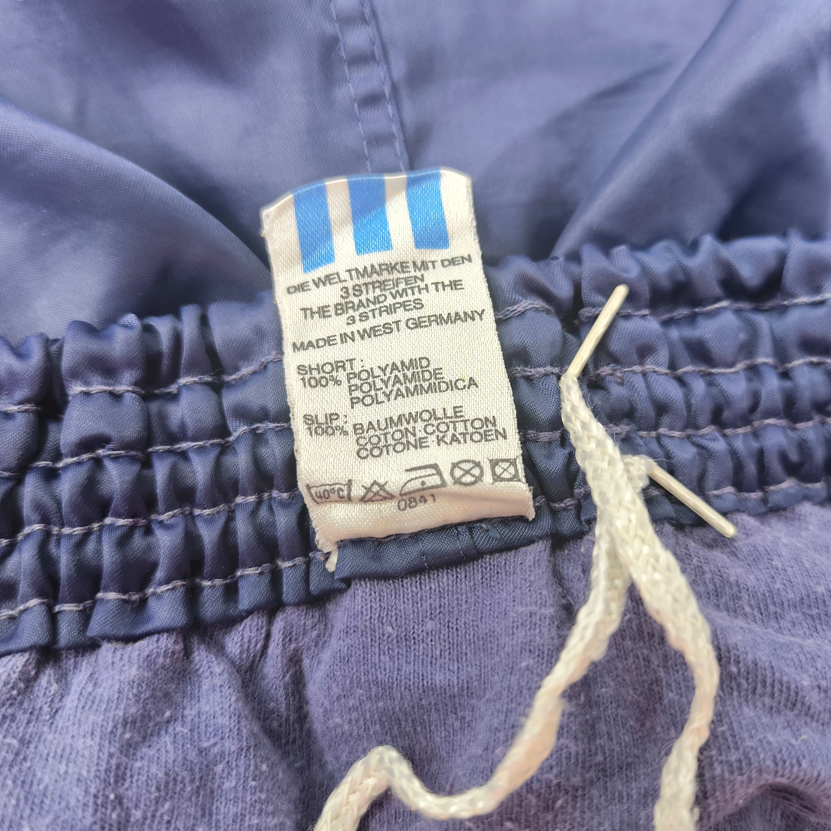 adidas Shorts Nylon Gr. D6 (M) blau weiß West Germany vintage Polyamid 0841