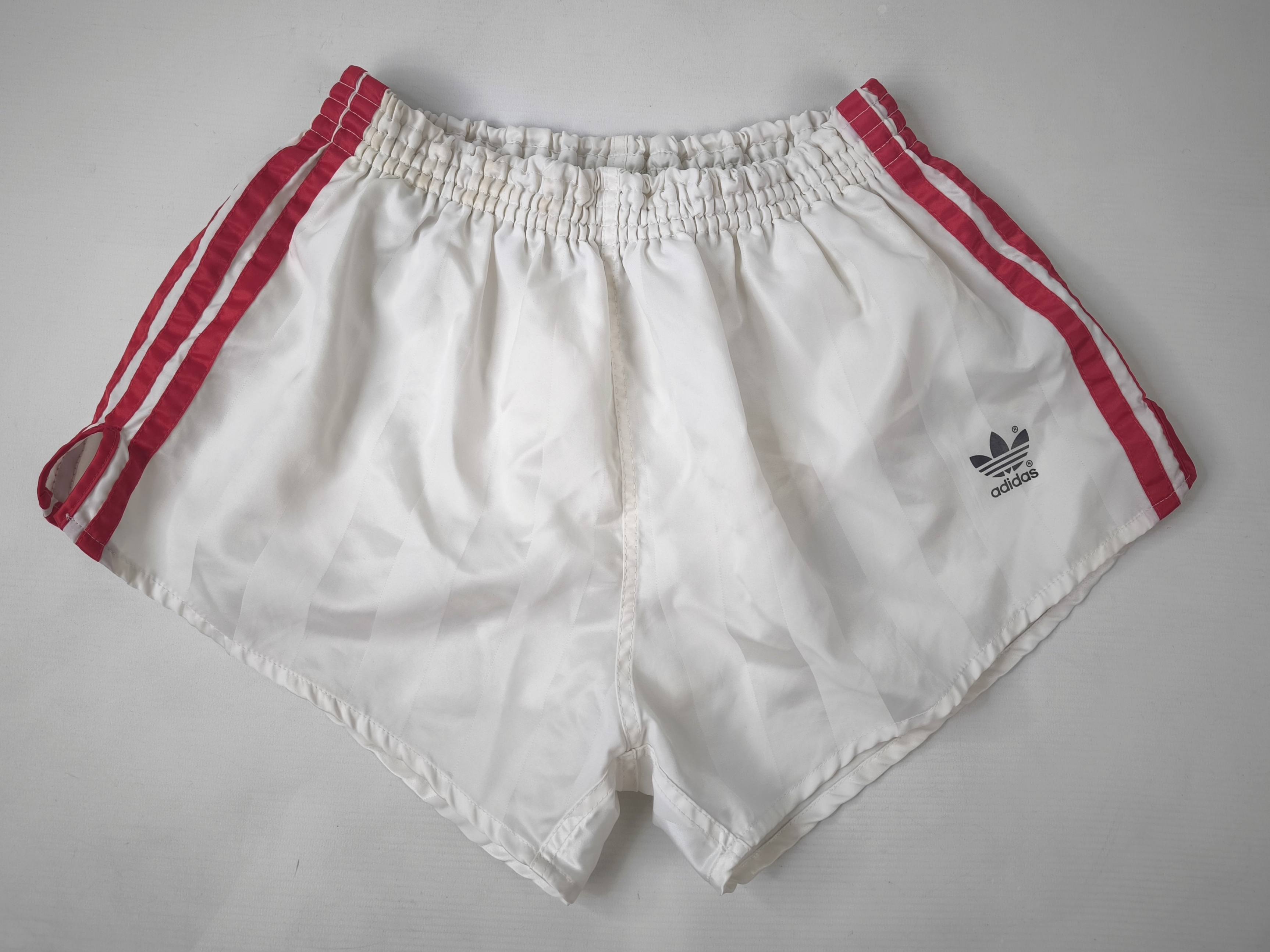adidas Shorts Nylon Gr. D6 (ML) weiß rot West Germany vintage Polyamid sprinter