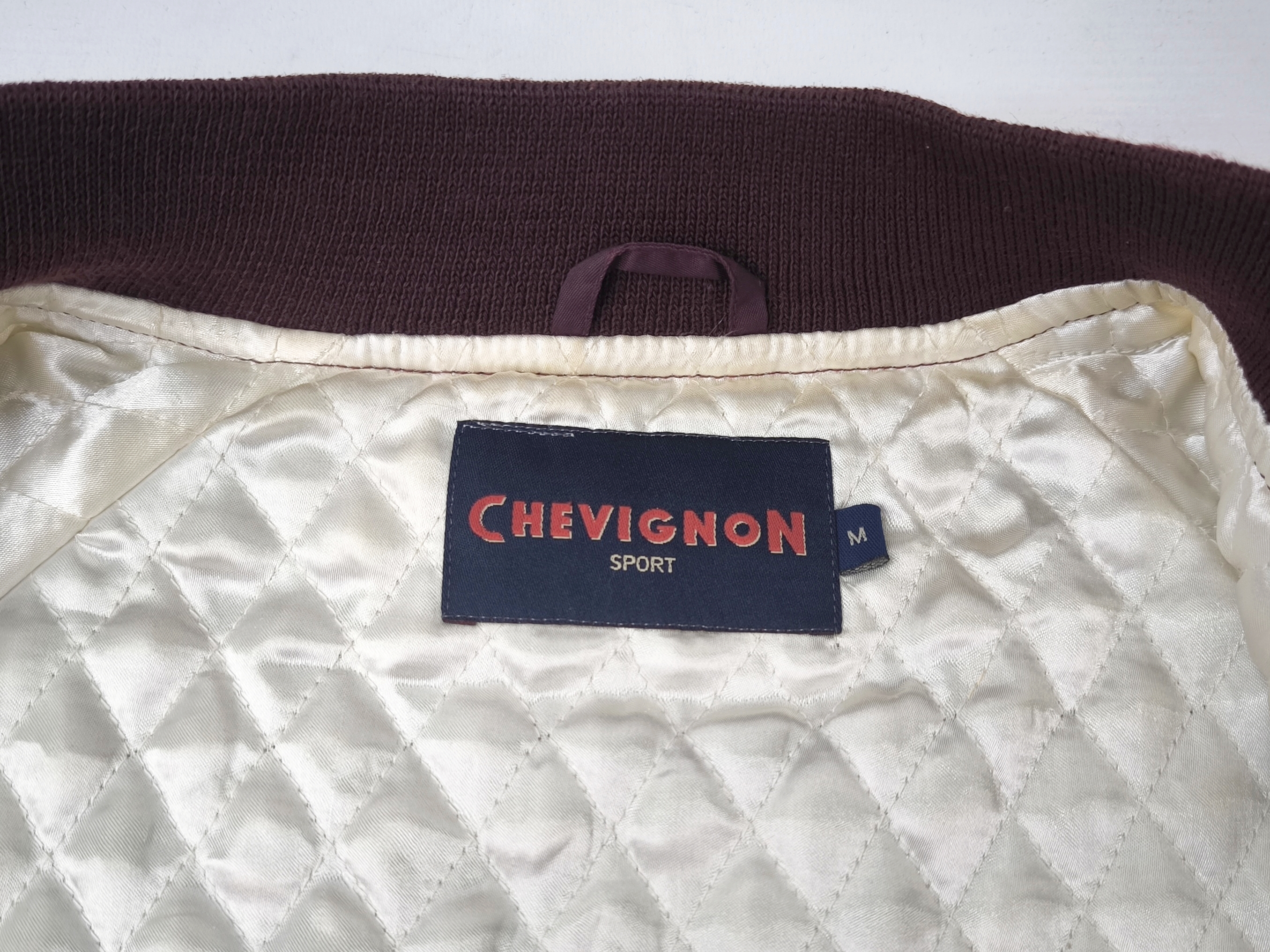 Chevignon Sport Jacke Team 57 weinrot bordeaux Gr. M großes Rückenlogo
