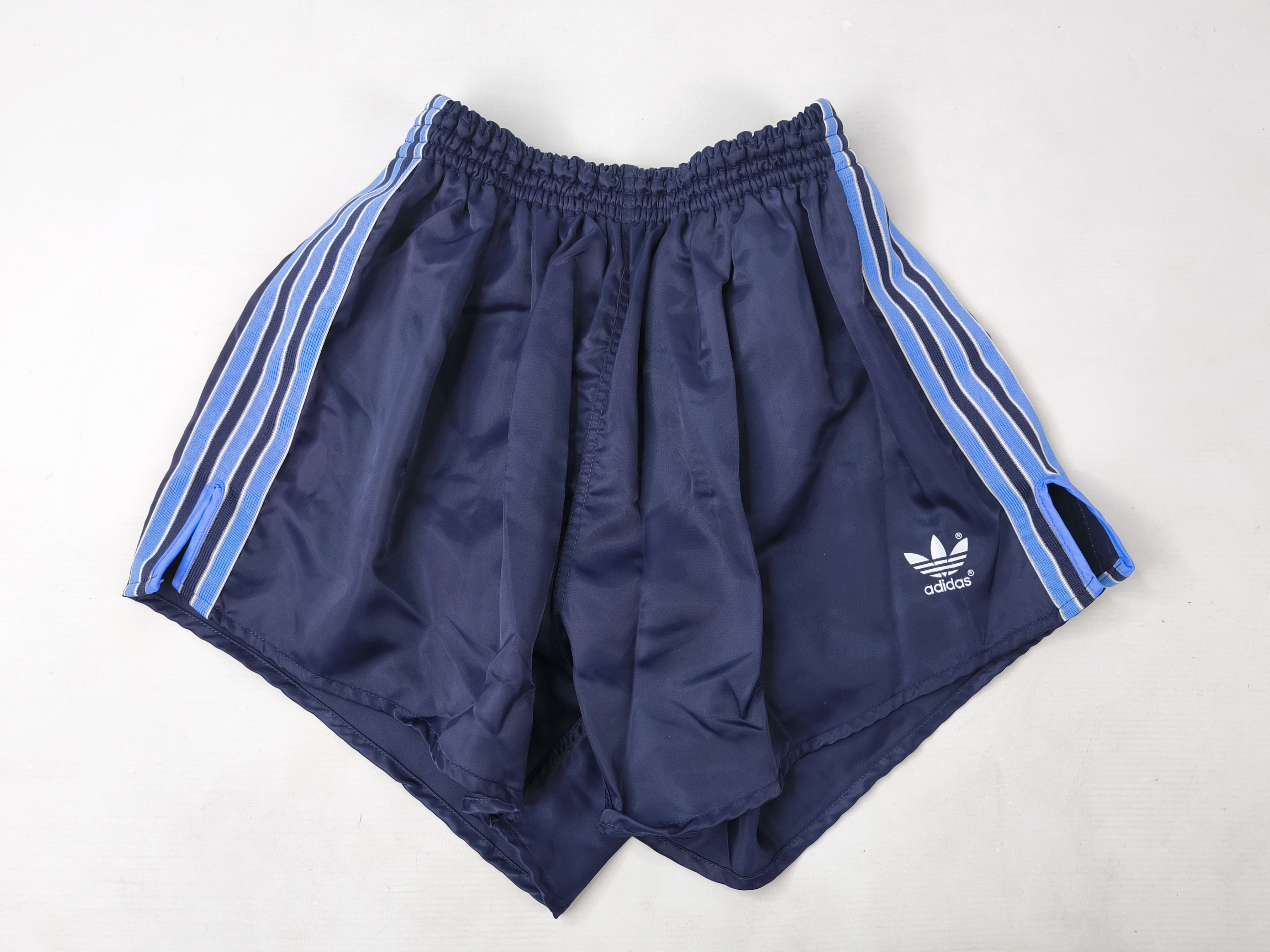 adidas Shorts Nylon Gr. D7 (L) blau hellblau West Germany vintage Polyamid 0841