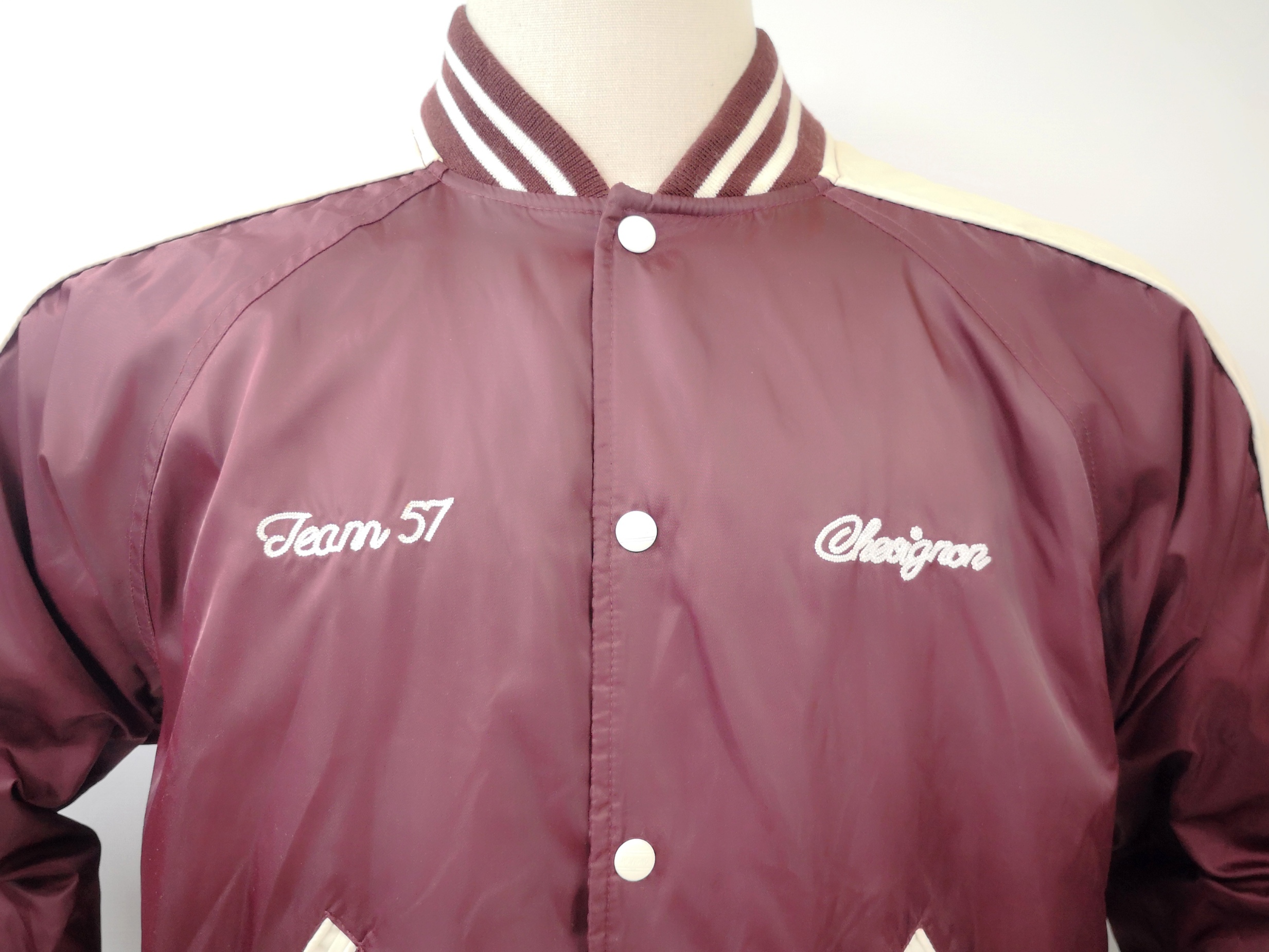 Chevignon Sport Jacke Team 57 weinrot bordeaux Gr. M großes Rückenlogo