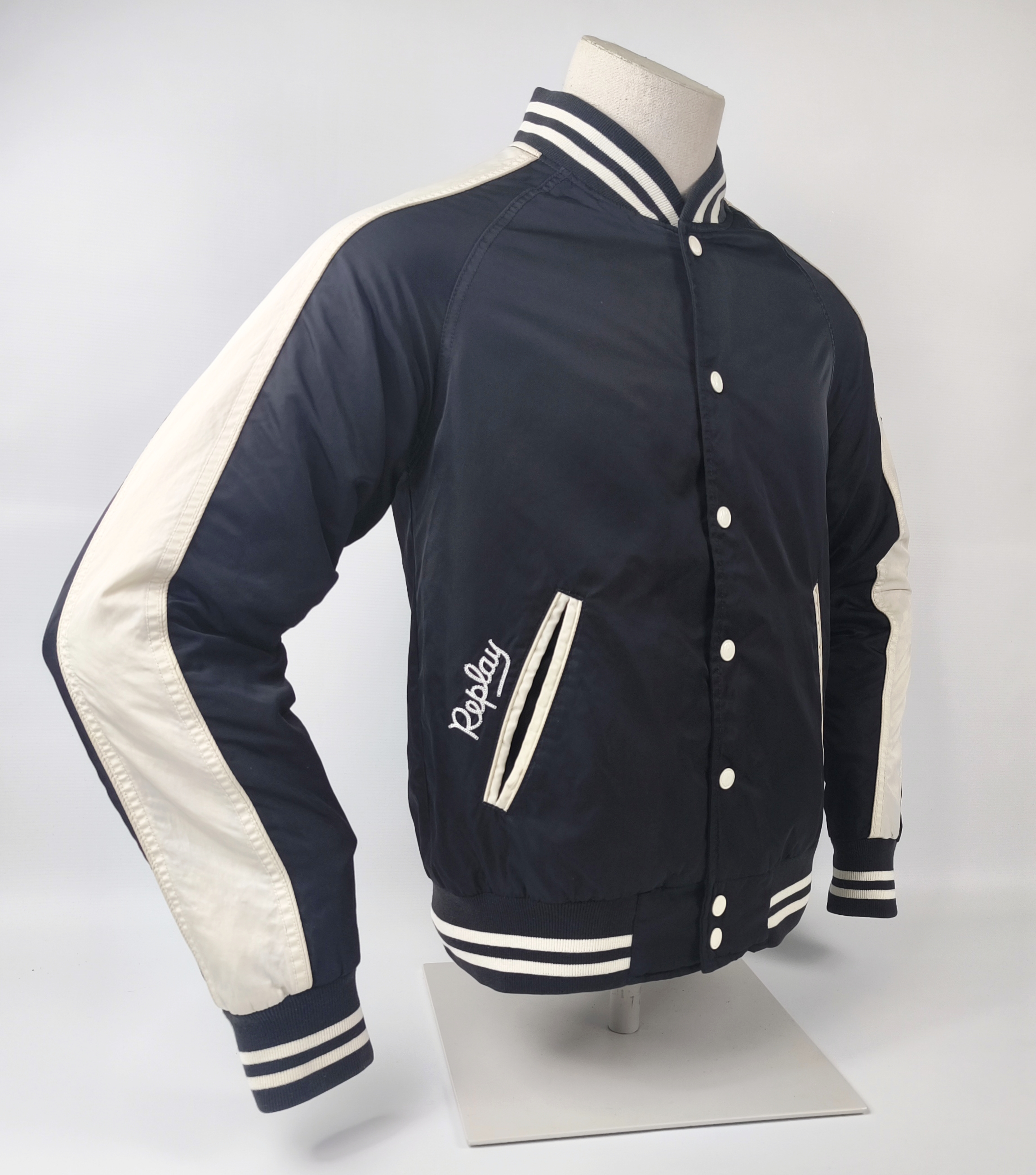 Replay Jacke 23 schwarz Gr. M großes Rückenlogo