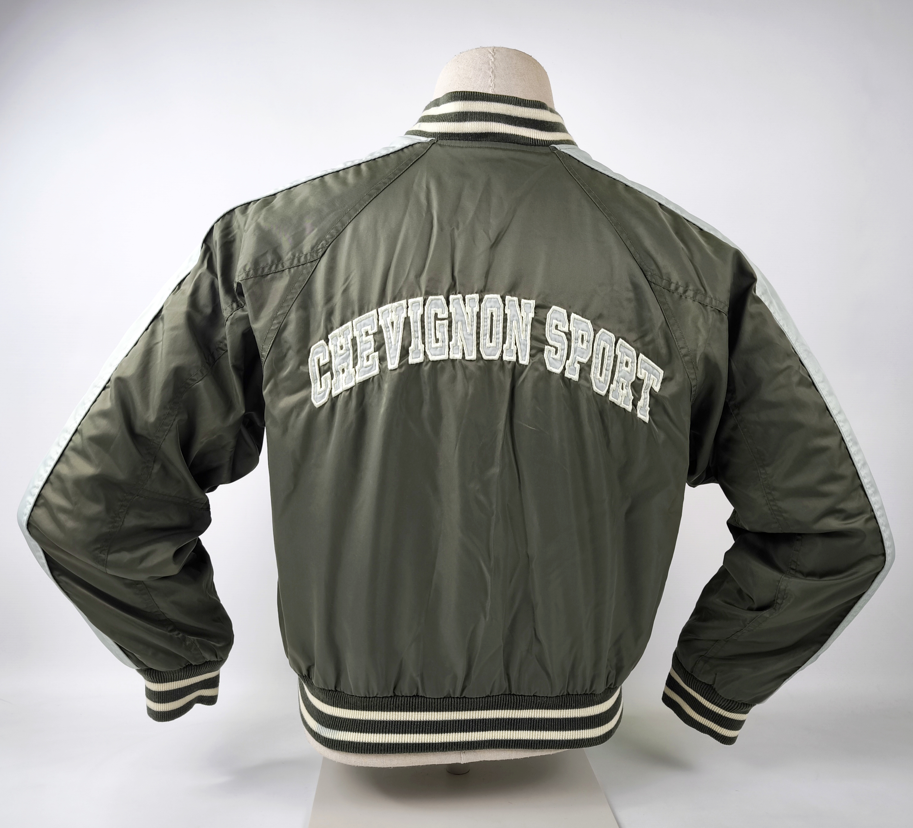 Chevignon Sport Jacke Team 57 grün Gr. S großes Rückenlogo