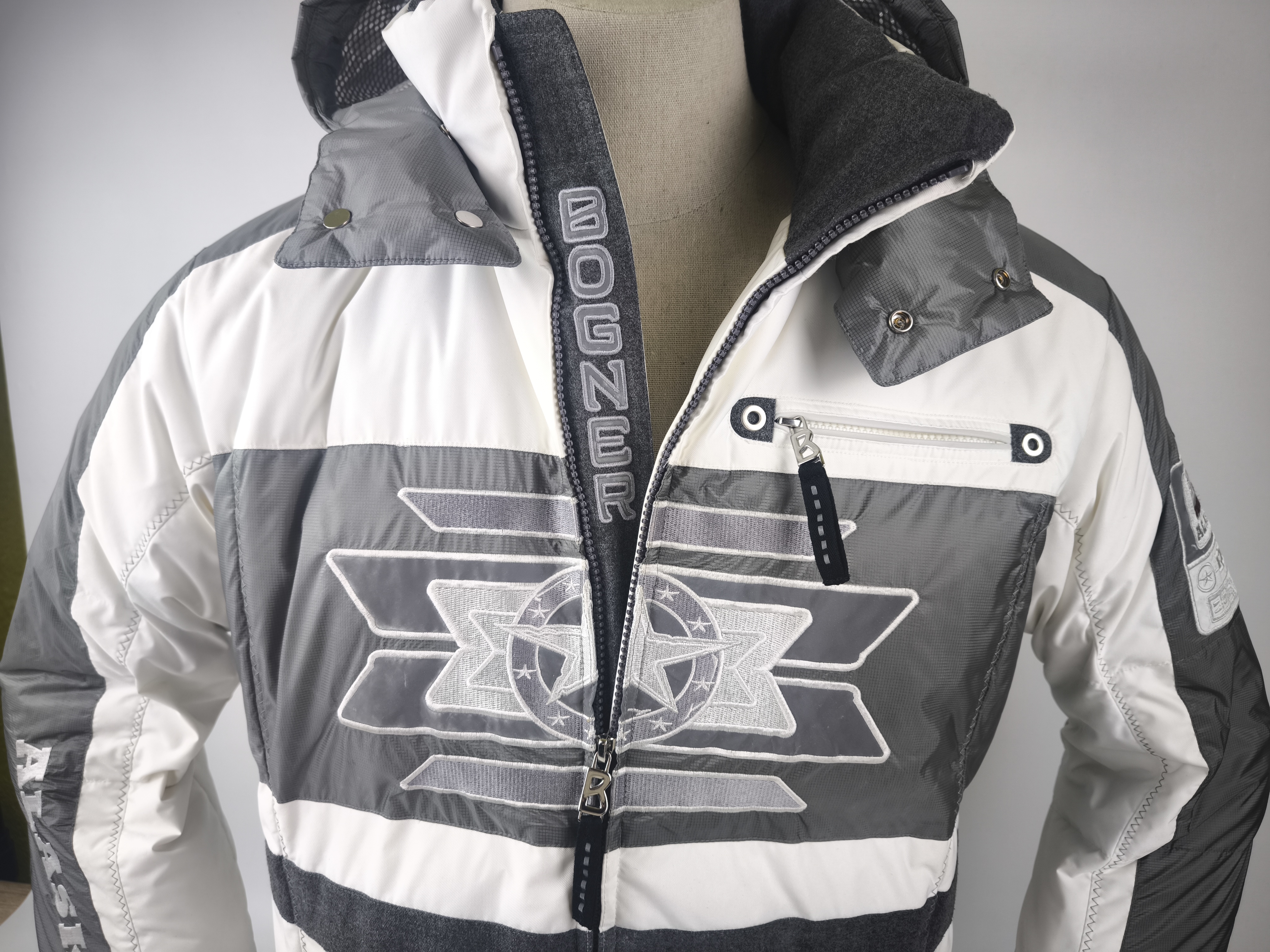 Bogner Skijacke Daunenjacke Herren Gr. 50 (ML) weiß grau Kapuze Schneefang Jacke