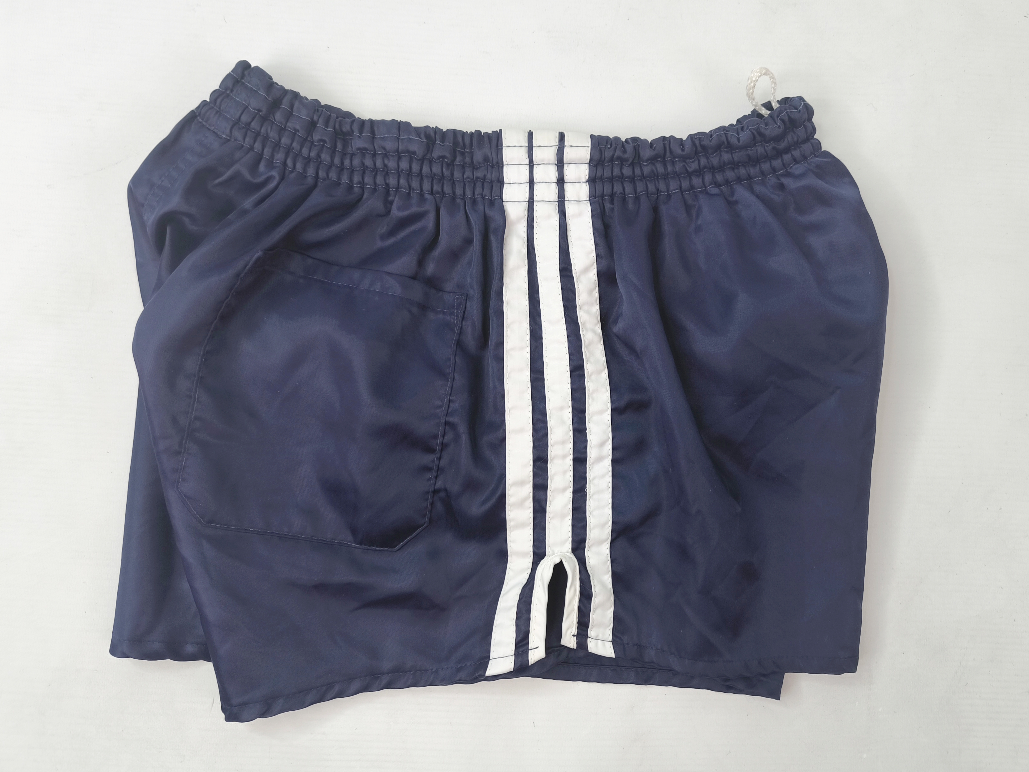 adidas Shorts Nylon Gr. D6 (M) blau weiß West Germany vintage Polyamid 0841