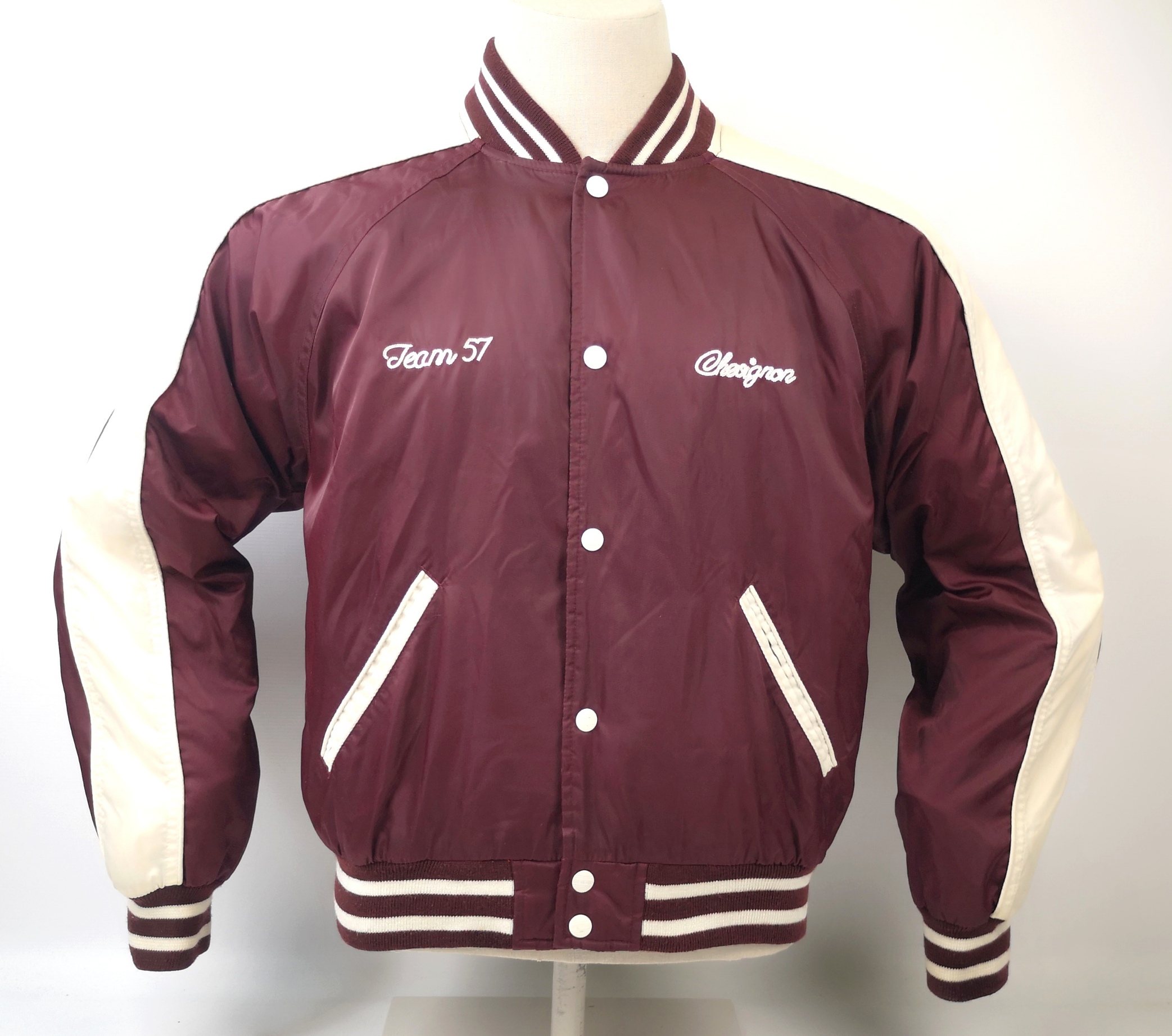 Chevignon Sport Jacke Team 57 weinrot bordeaux Gr. M großes Rückenlogo