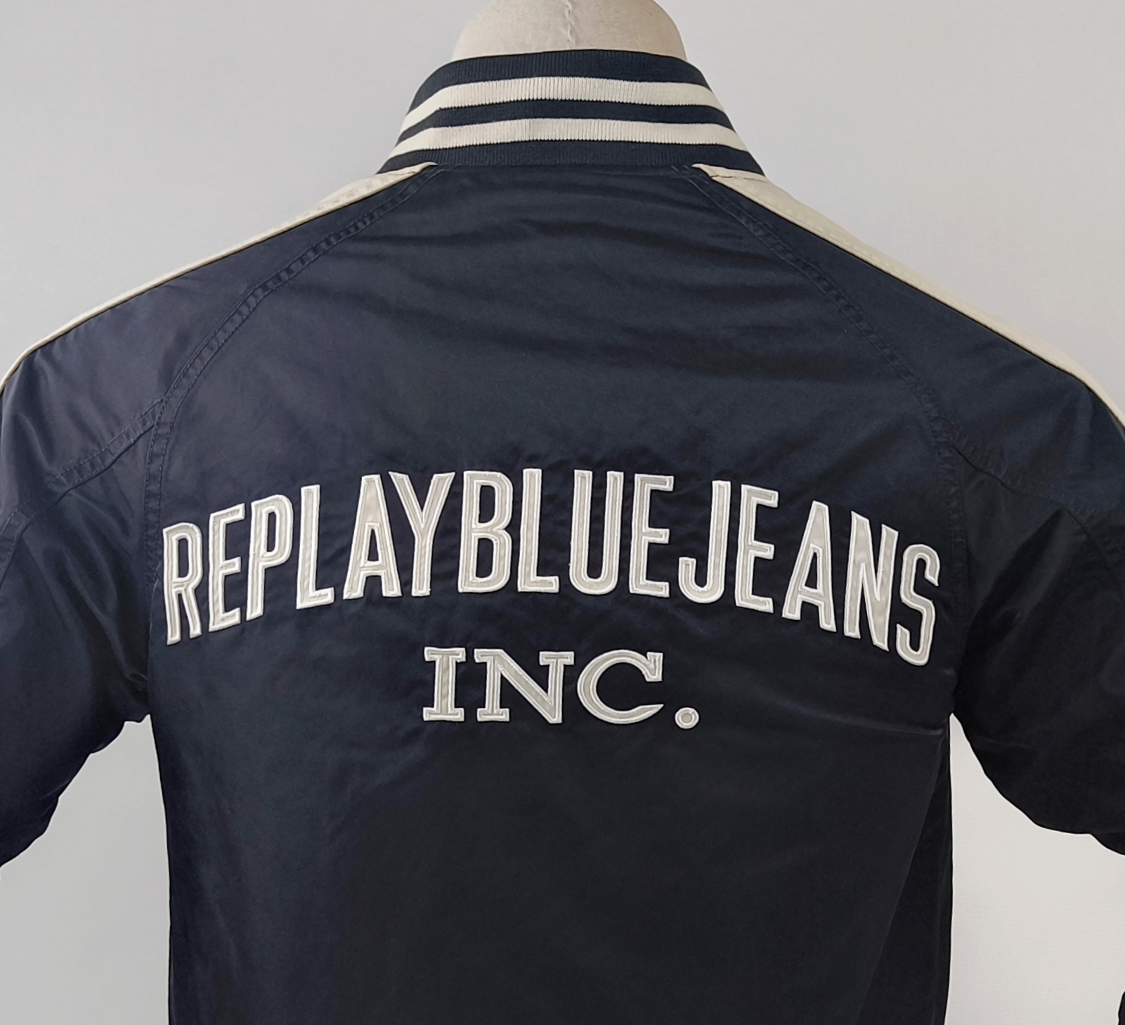 Replay Jacke 23 schwarz Gr. M großes Rückenlogo