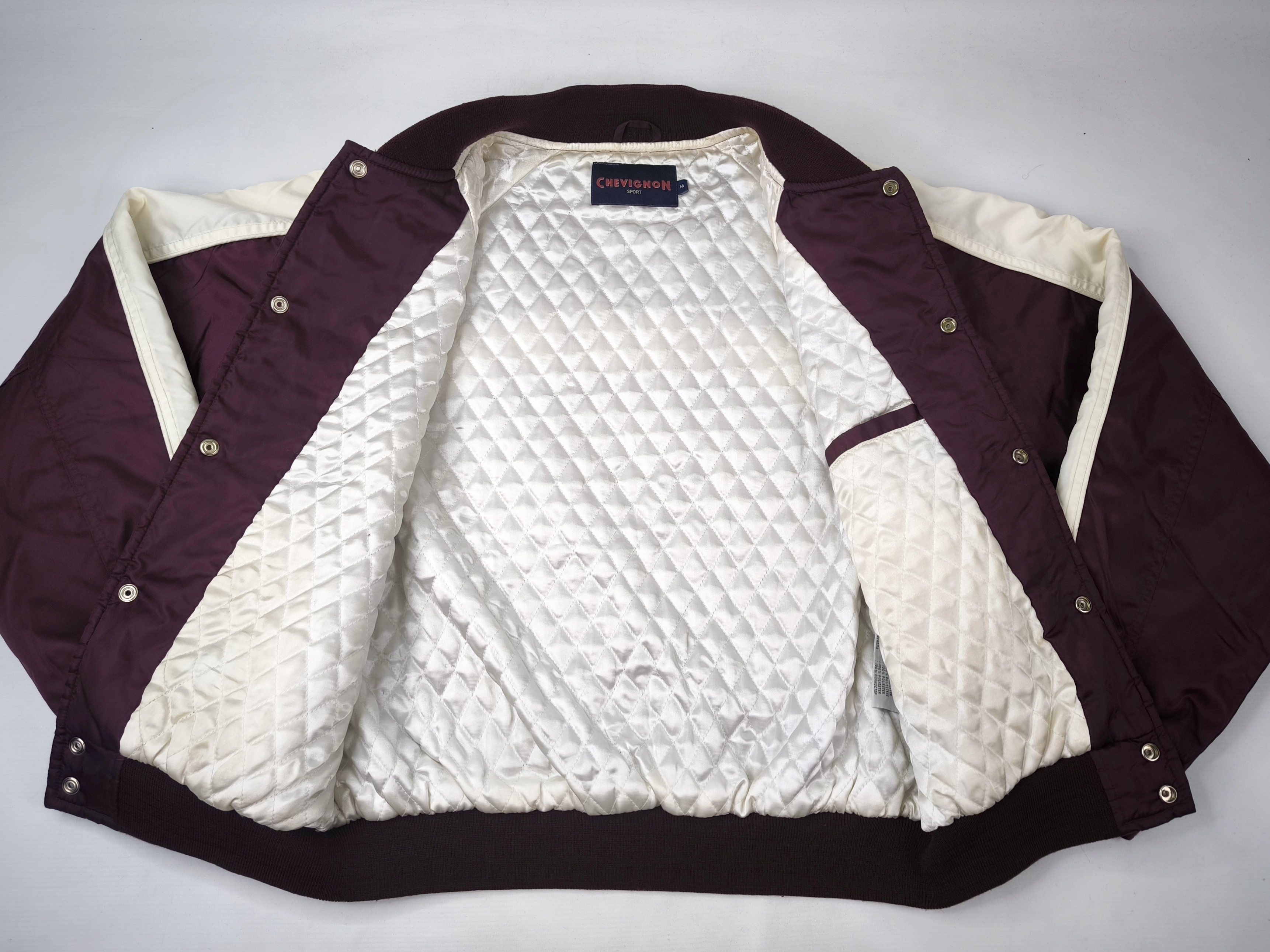 Chevignon Sport Jacke Team 57 weinrot bordeaux Gr. M großes Rückenlogo