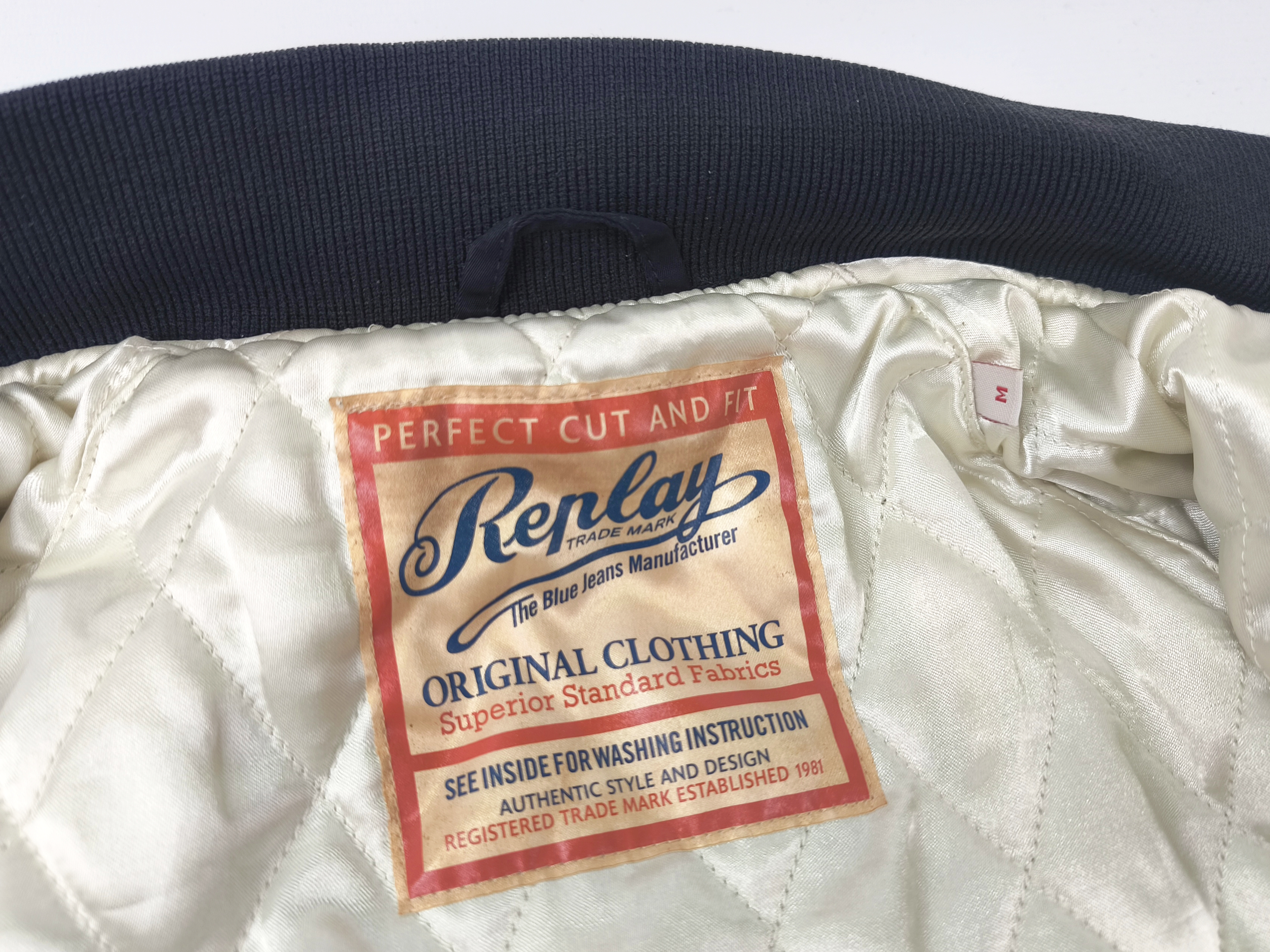Replay Jacke 23 schwarz Gr. M großes Rückenlogo