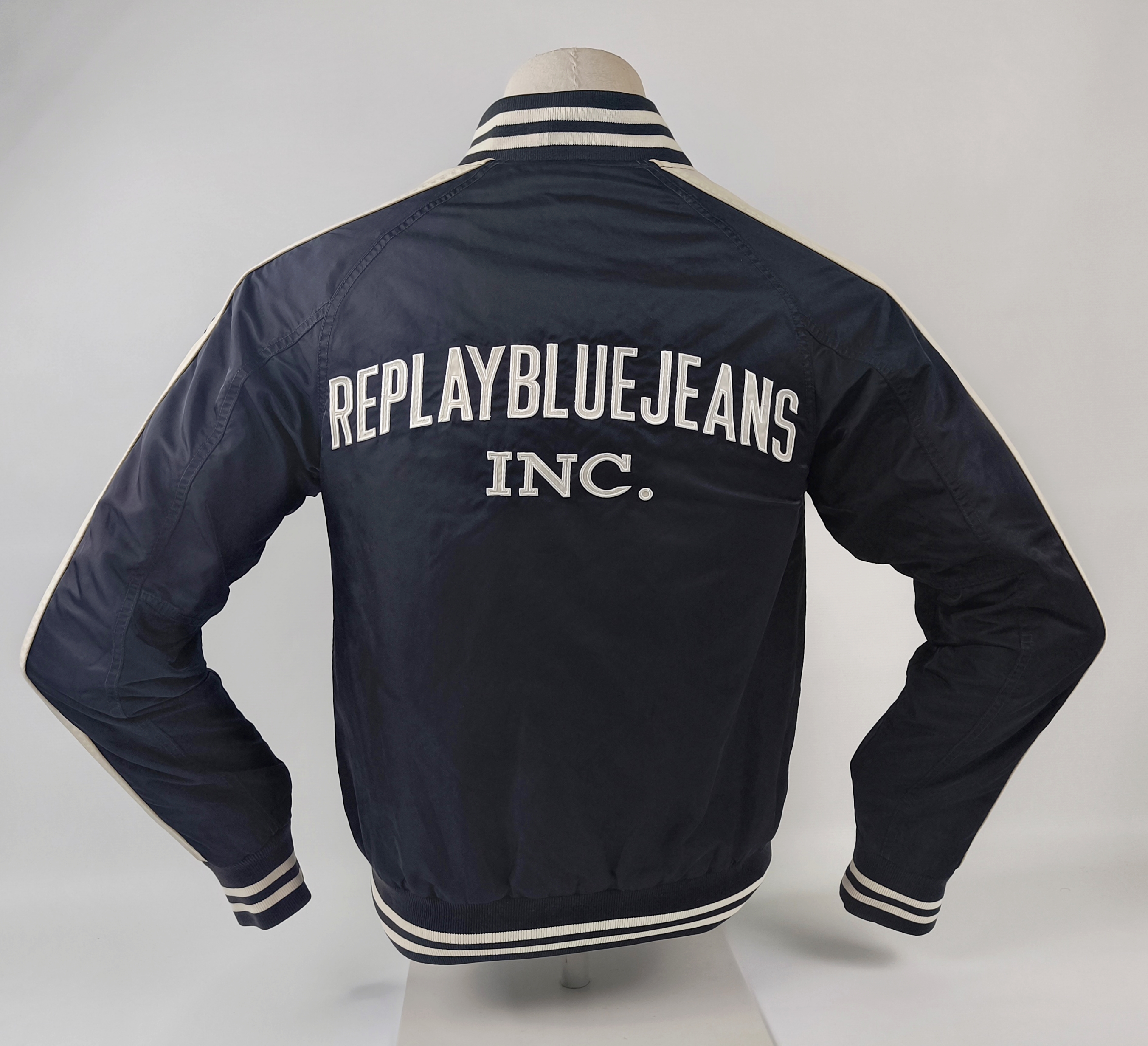 Replay Jacke 23 schwarz Gr. M großes Rückenlogo