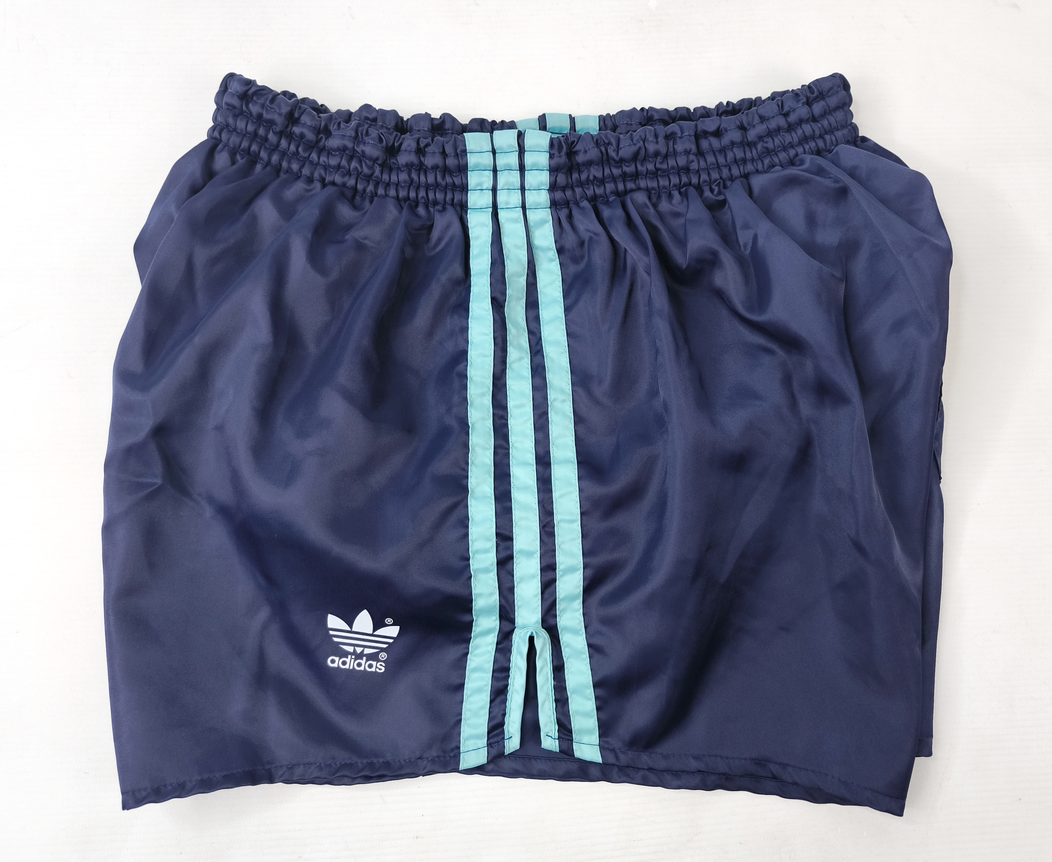 adidas Shorts Nylon Gr. D8 (XL) blau hellblau West Germany vintage Polyamid 0841